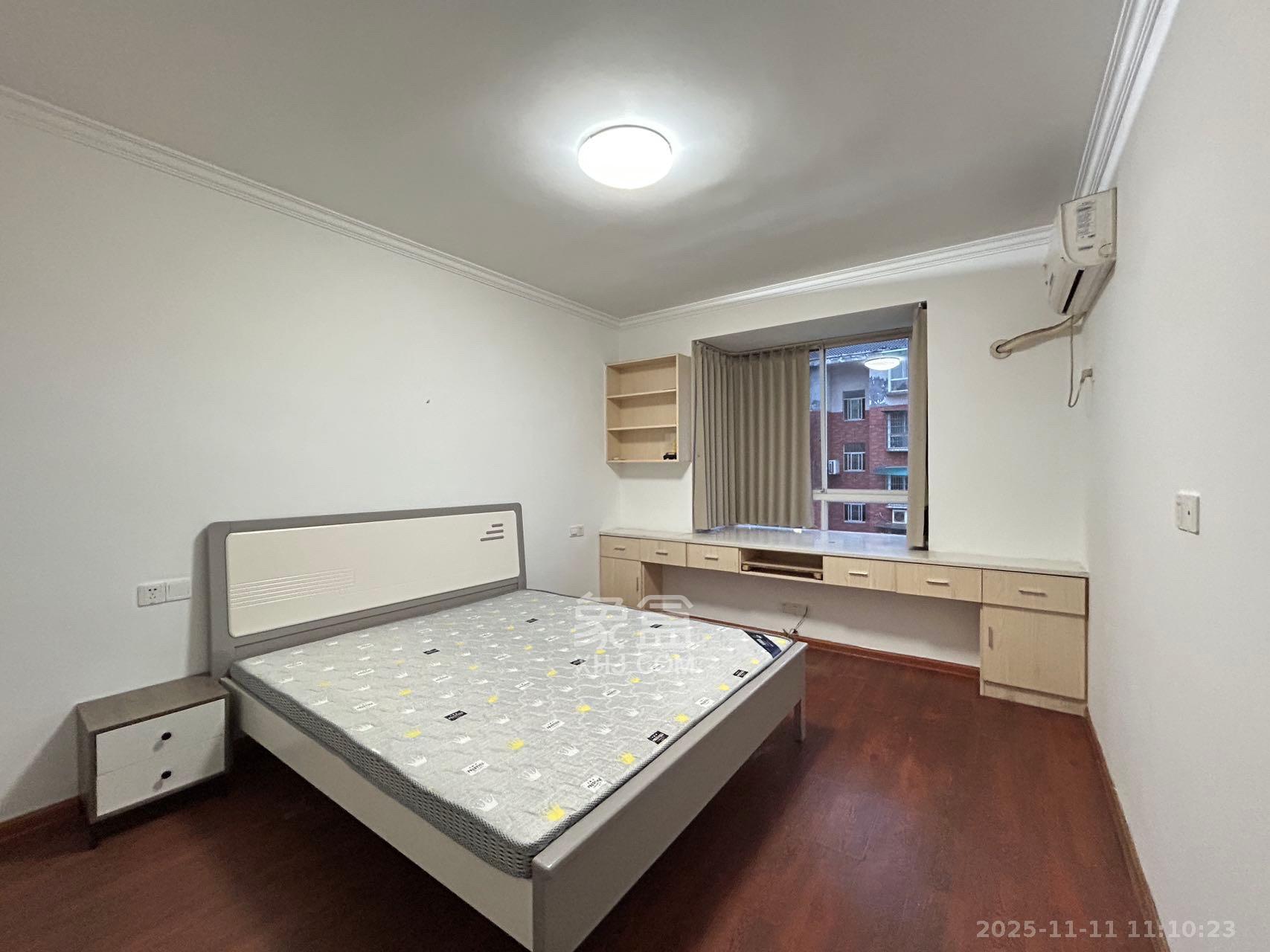 广厦新苑  4室2厅2卫    2500.0元/月室内图