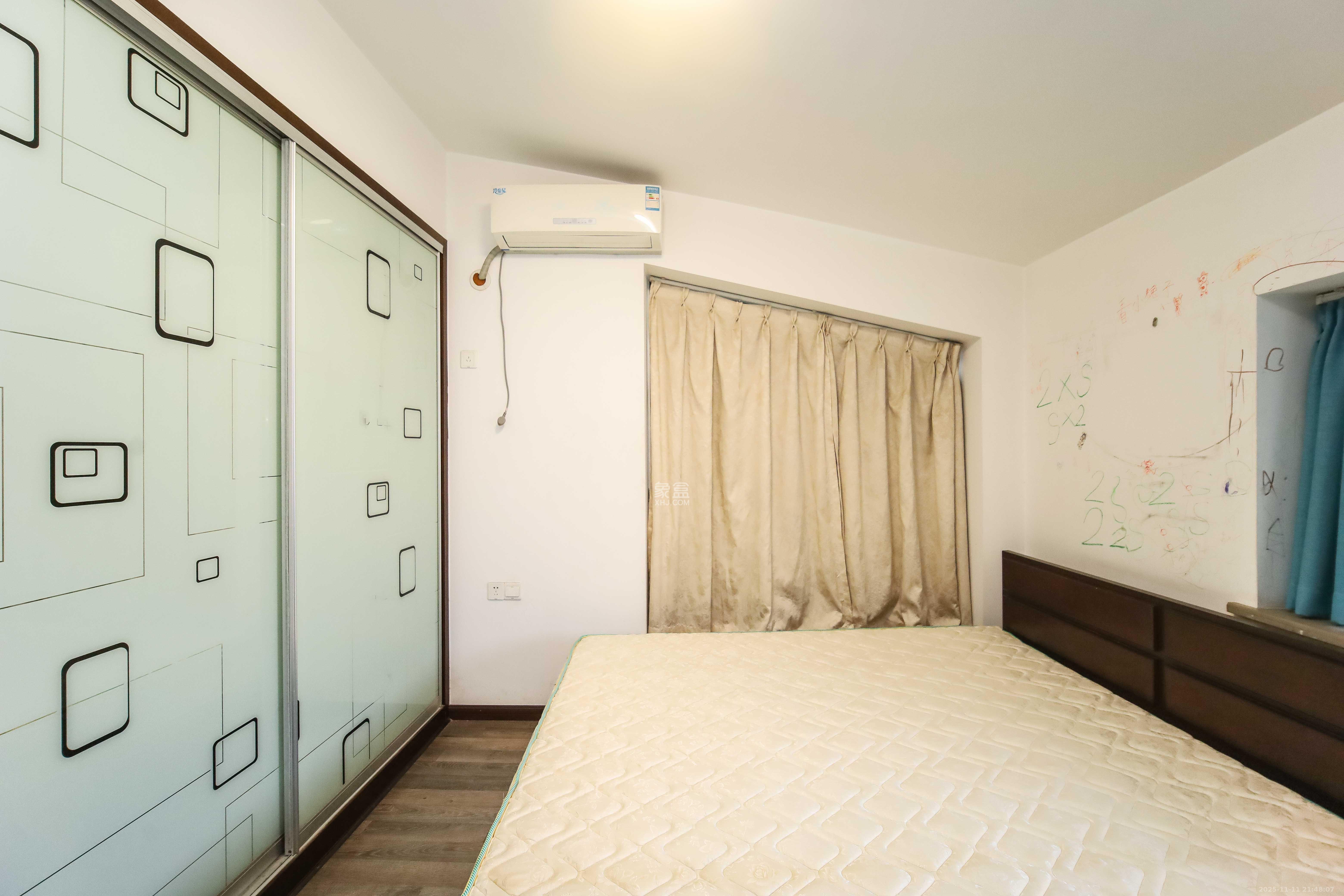 西街花园  2室2厅1卫    97.0万卧室