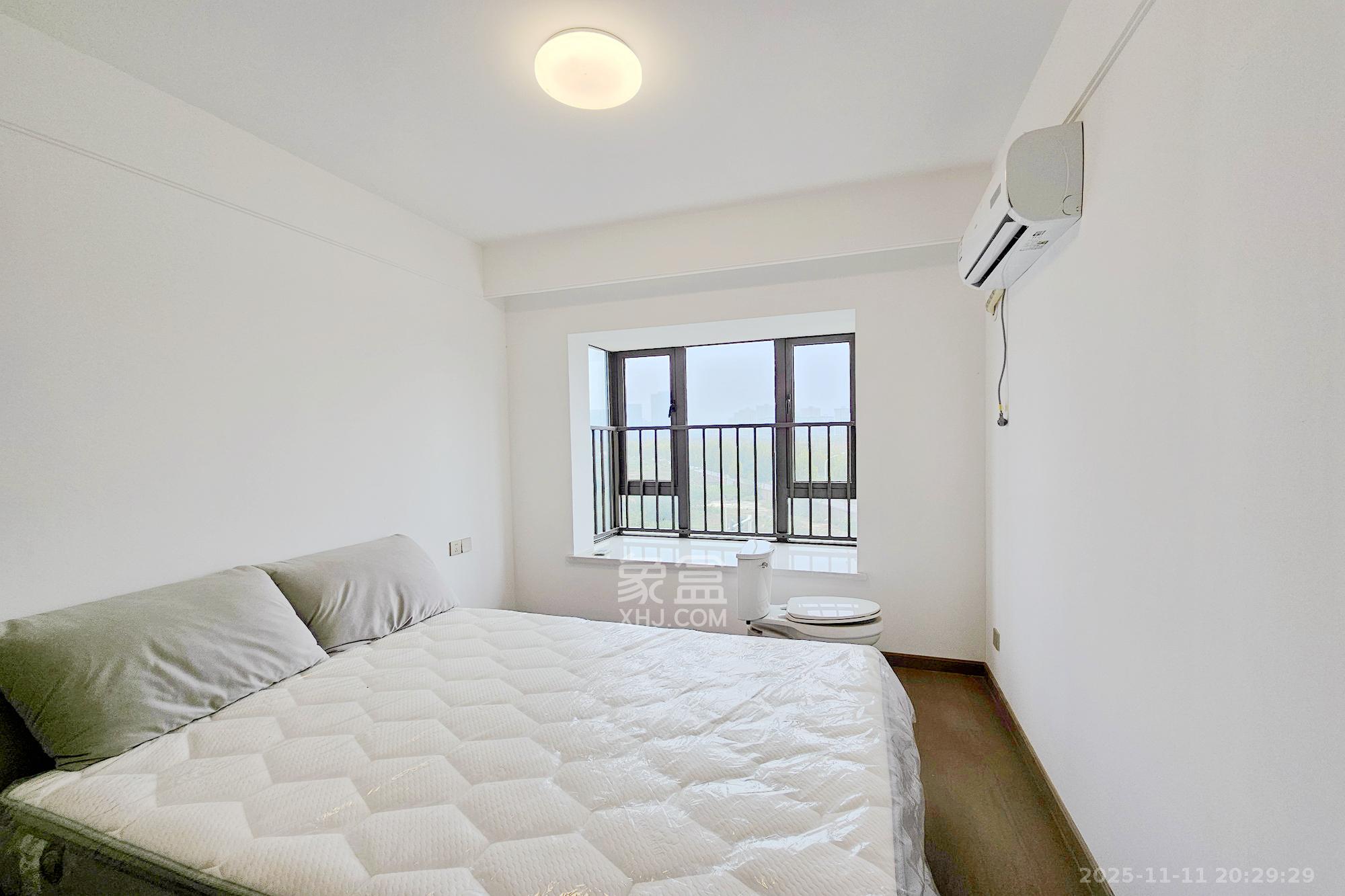 阳光城尚东湾青柠园  4室2厅2卫    140.0万卧室