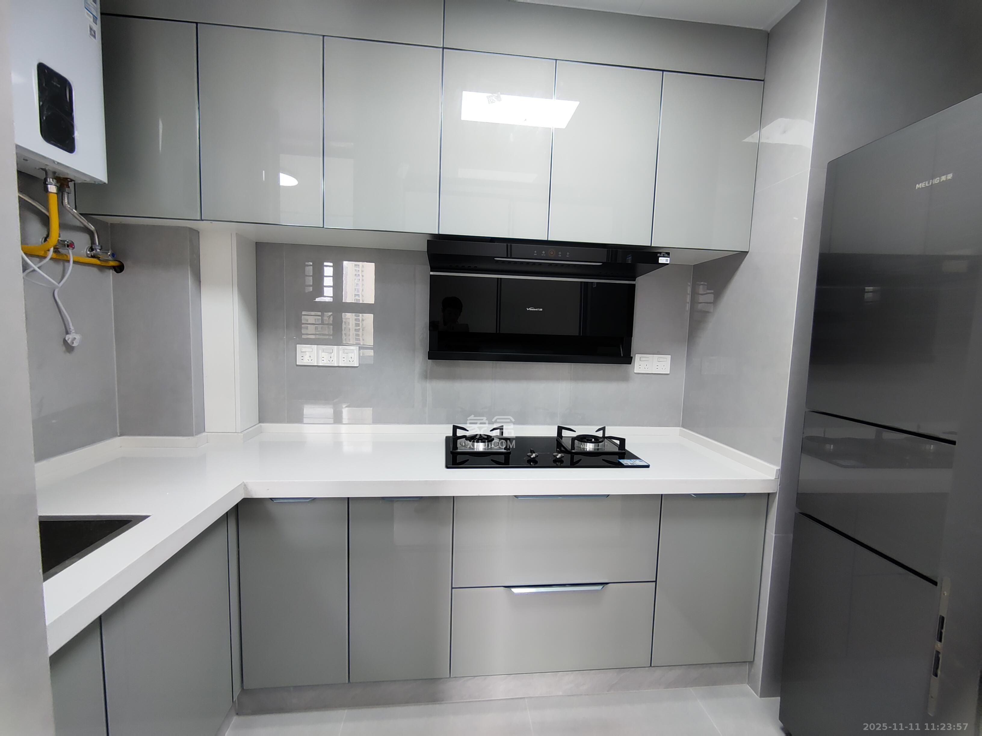 明发阅江悦府  3室2厅1卫    2400.0元/月室内图1