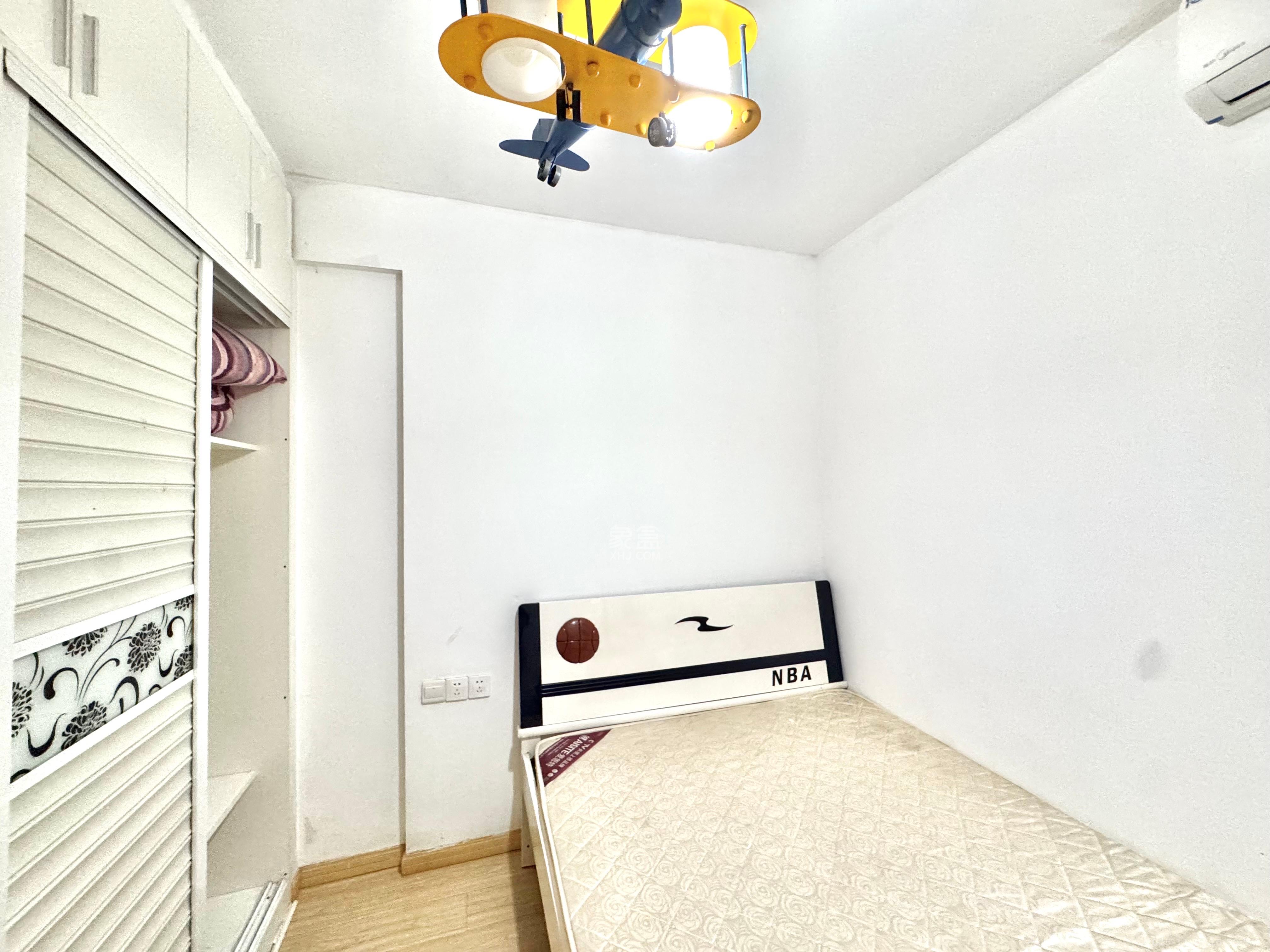 欧莱雅郡  3室1厅1卫    1700.0元/月室内图