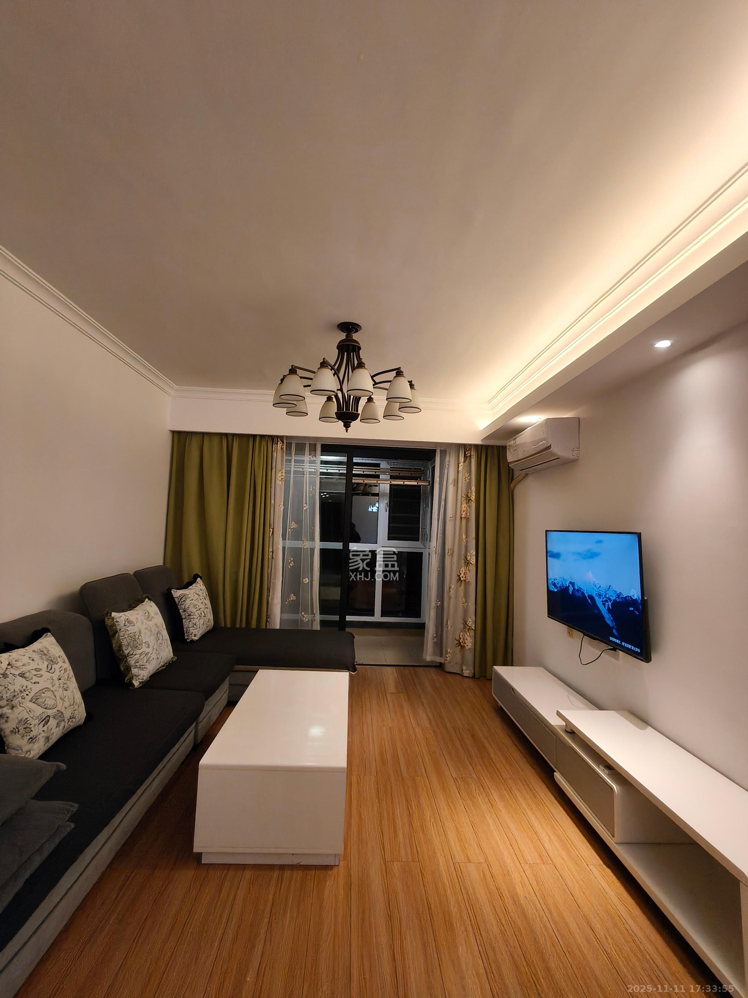 万科魅力之城  3室2厅2卫    2500.0元/月