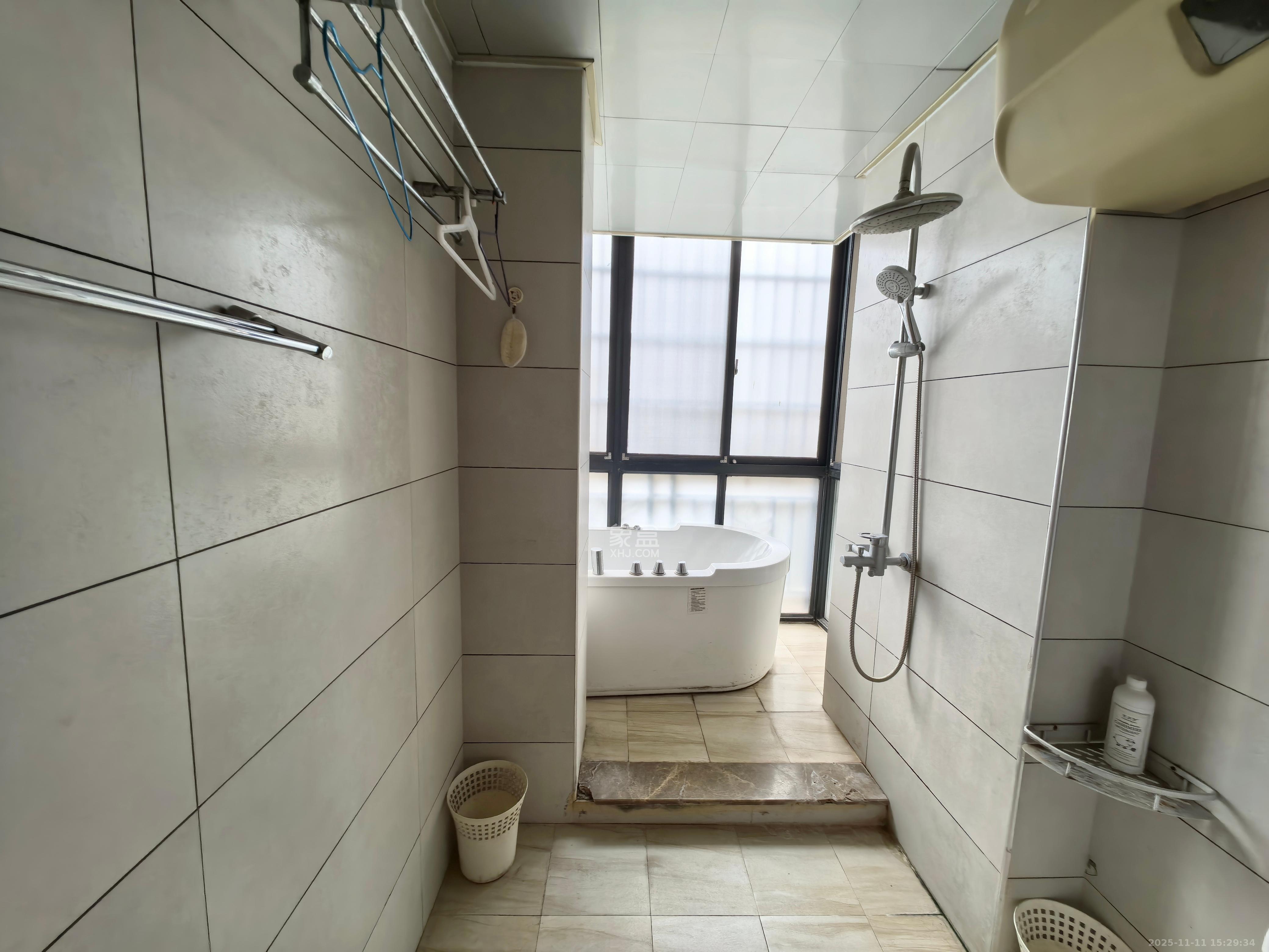 沁园春御院 4室2厅2卫 3800.0元/月 沁园春御院 4室2厅2卫 3800.0元/月室内图