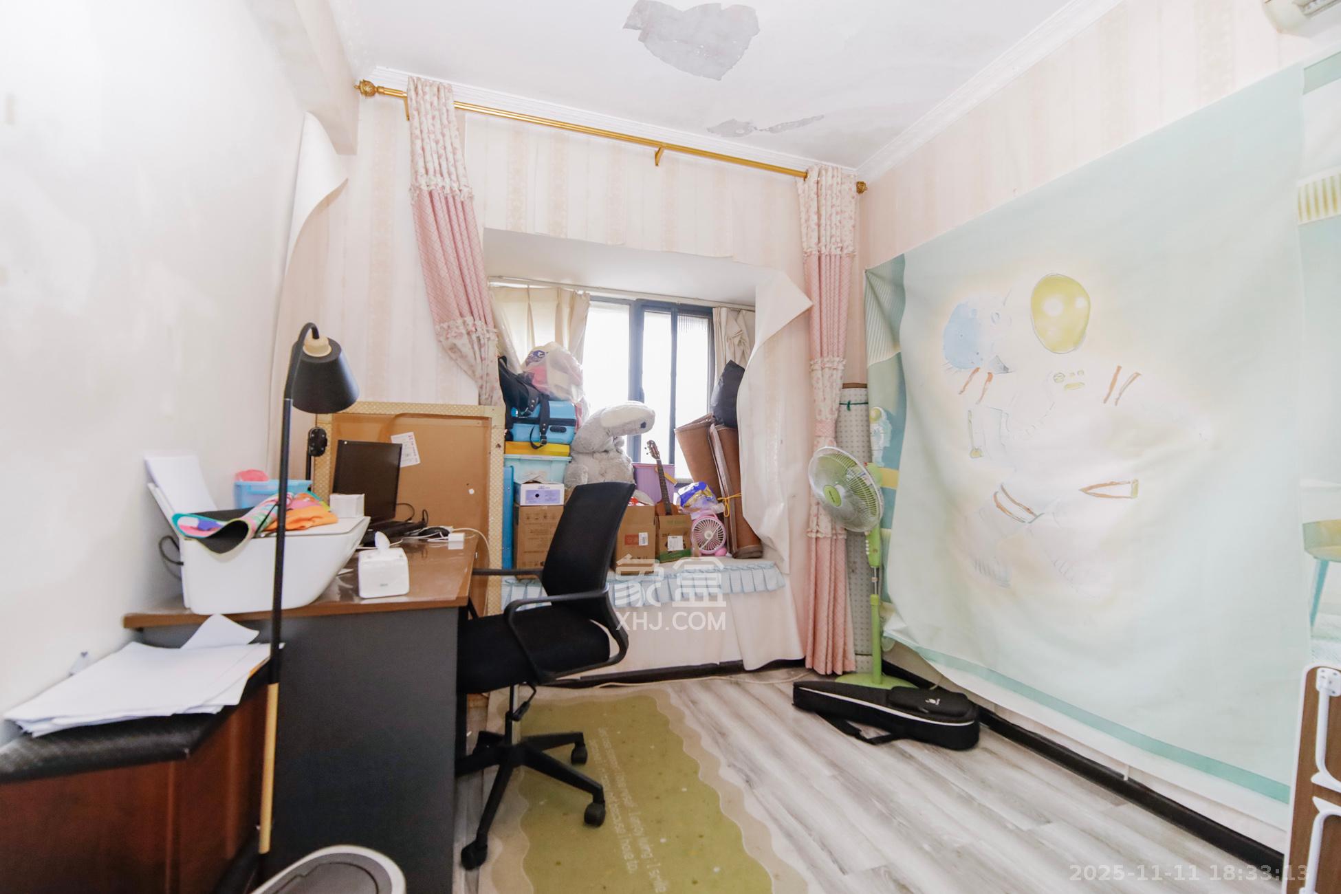 上海城小区  4室2厅2卫    103.0万卧室