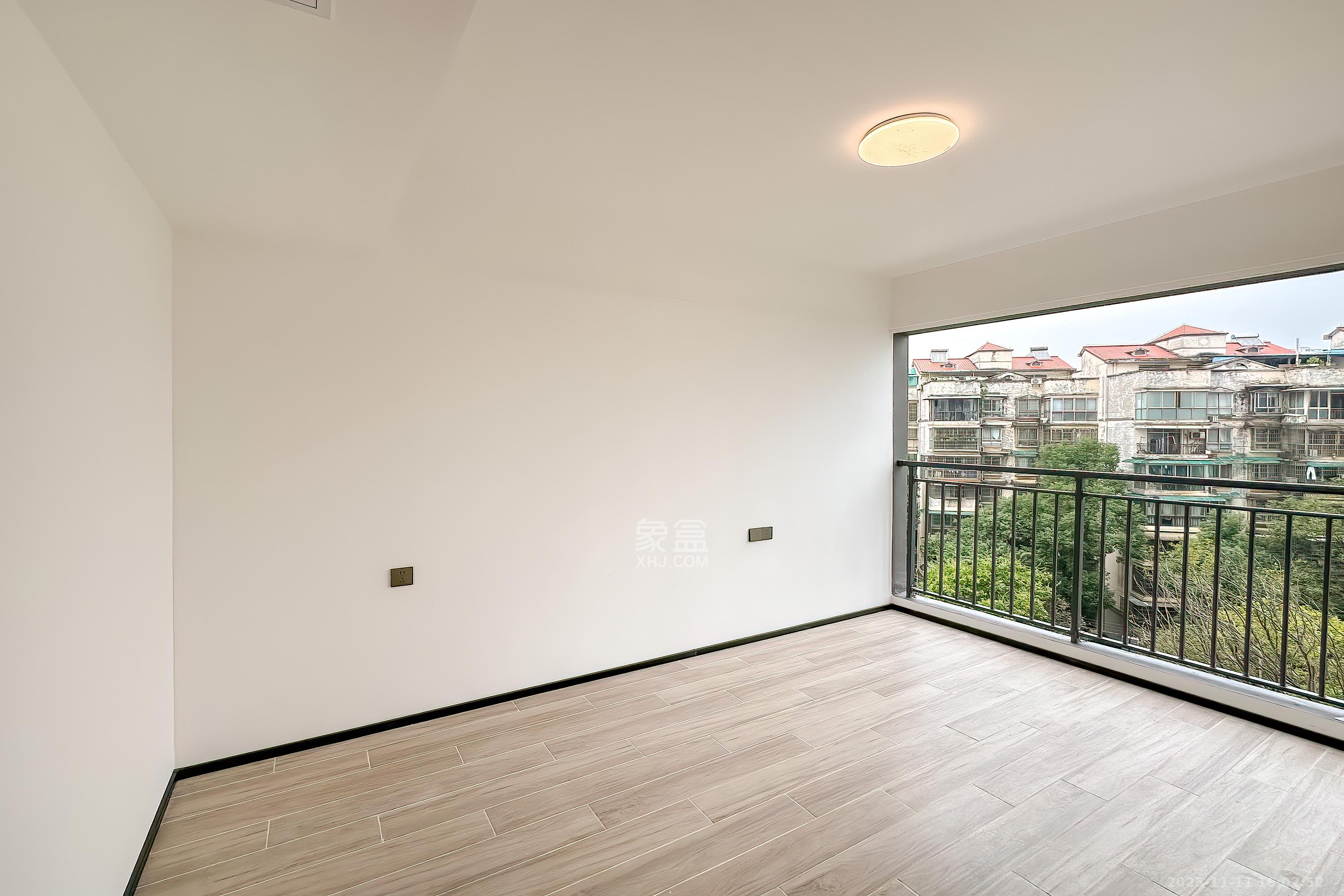 万科半岛国际  3室2厅2卫    180.0万卧室