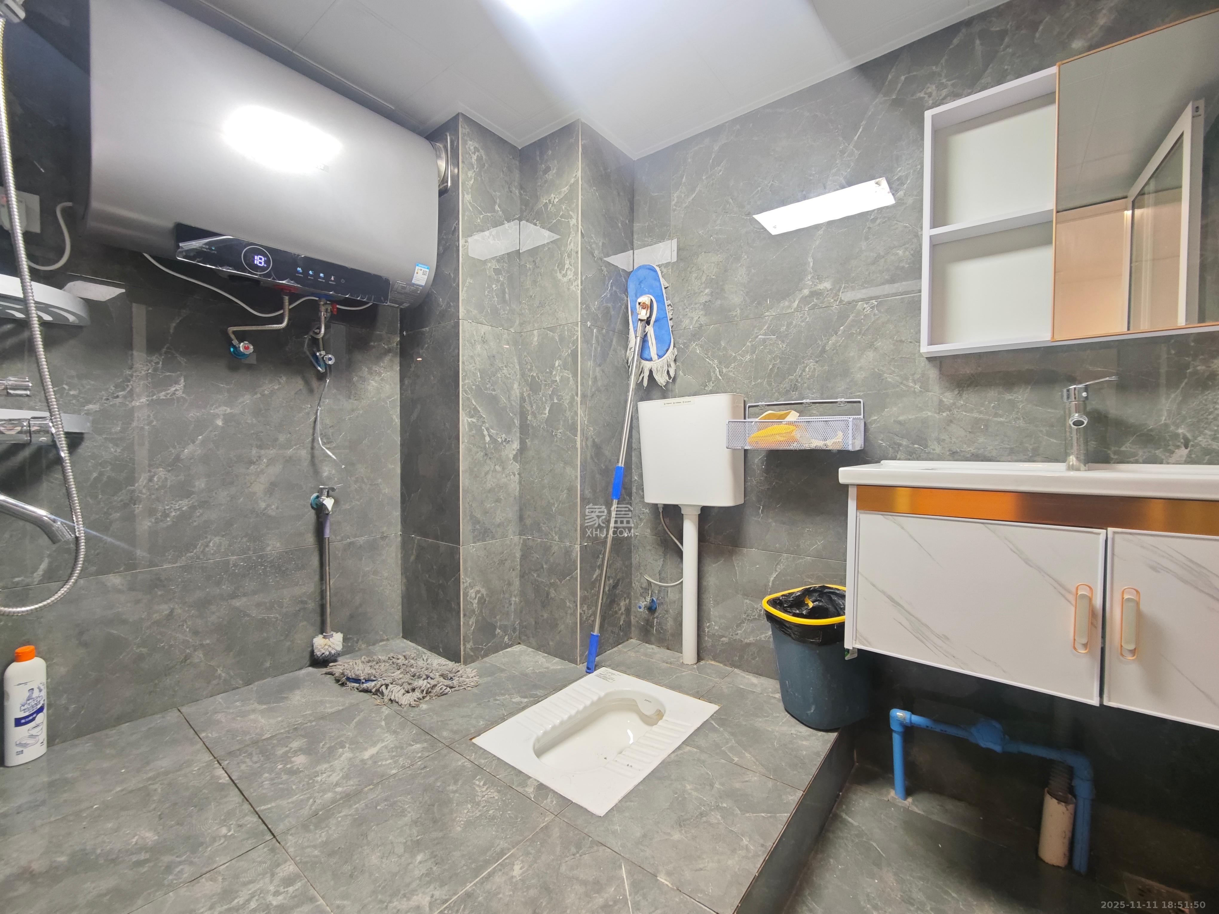 世茂璀璨天城公寓  2室2厅1卫    2400.0元/月室内图