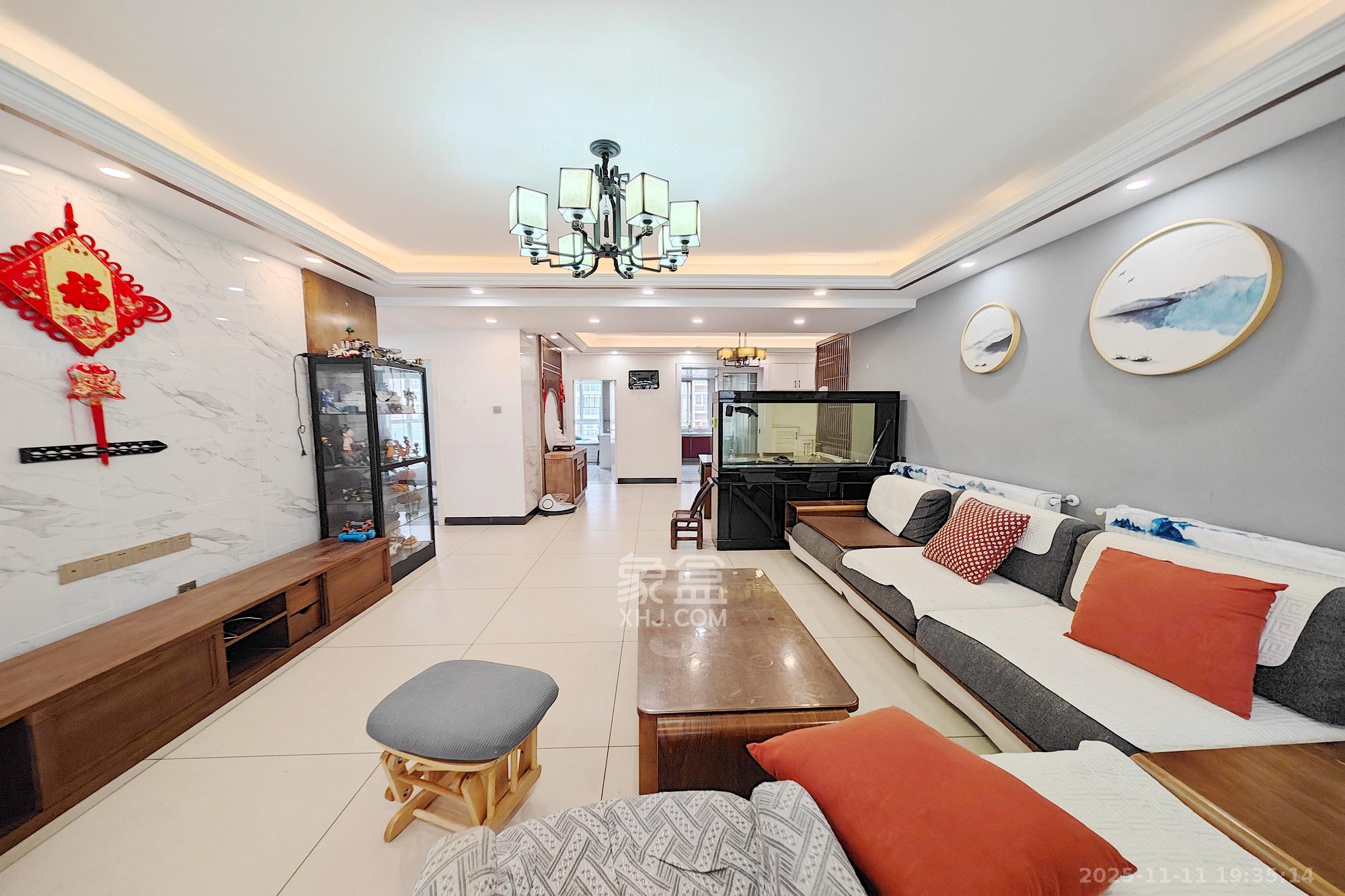 丽星景园 3室2厅2卫 110.0万 丽星景园 3室2厅2卫 110.0万客厅