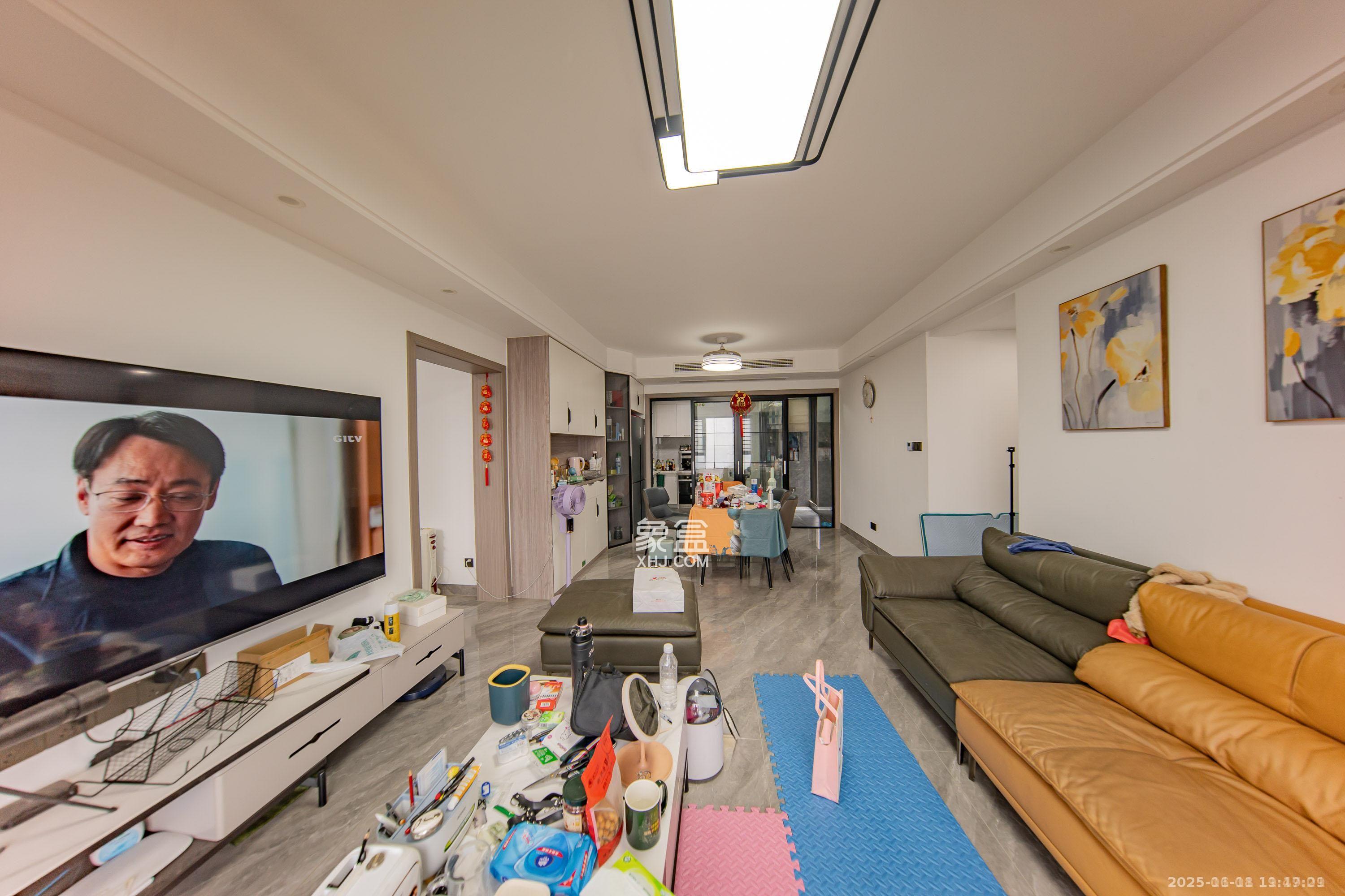 枫华府第  3室2厅1卫    2300.0元/月室内图