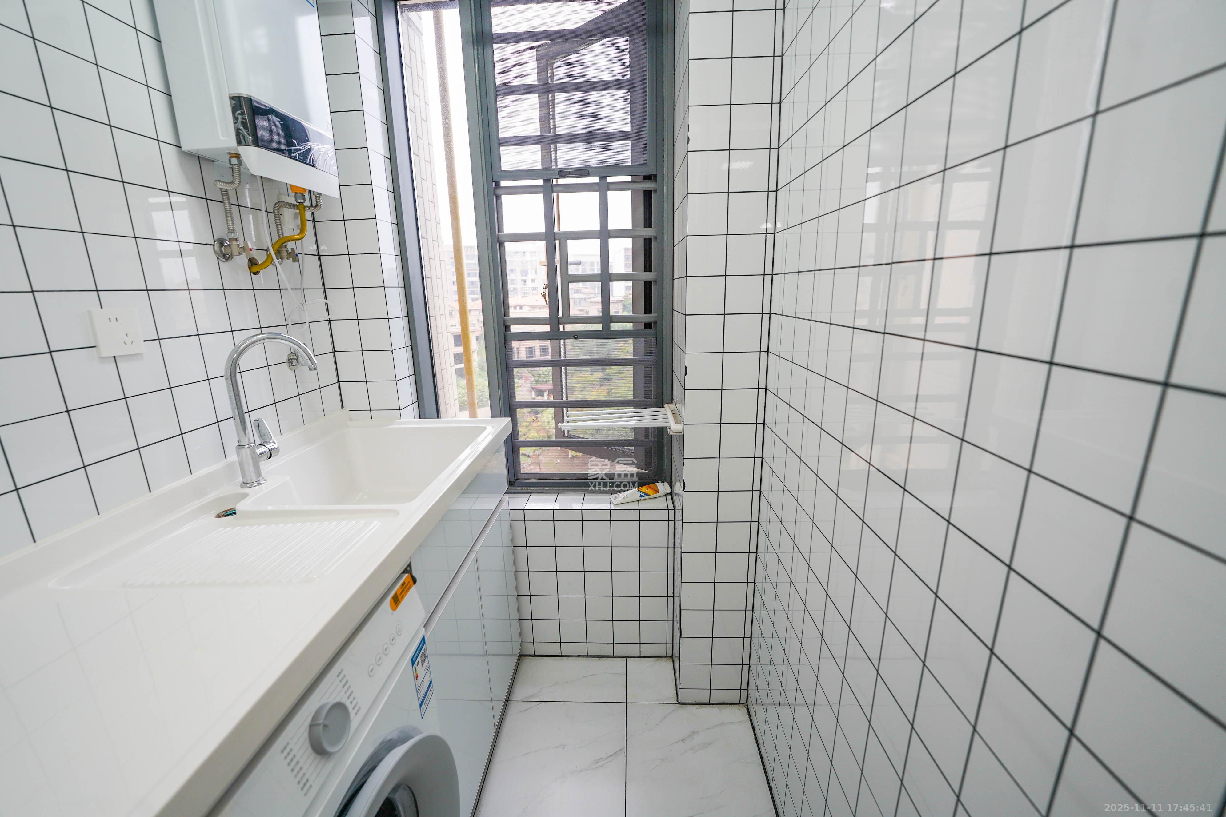 橘郡礼顿山  2室2厅1卫    50.0万阳台