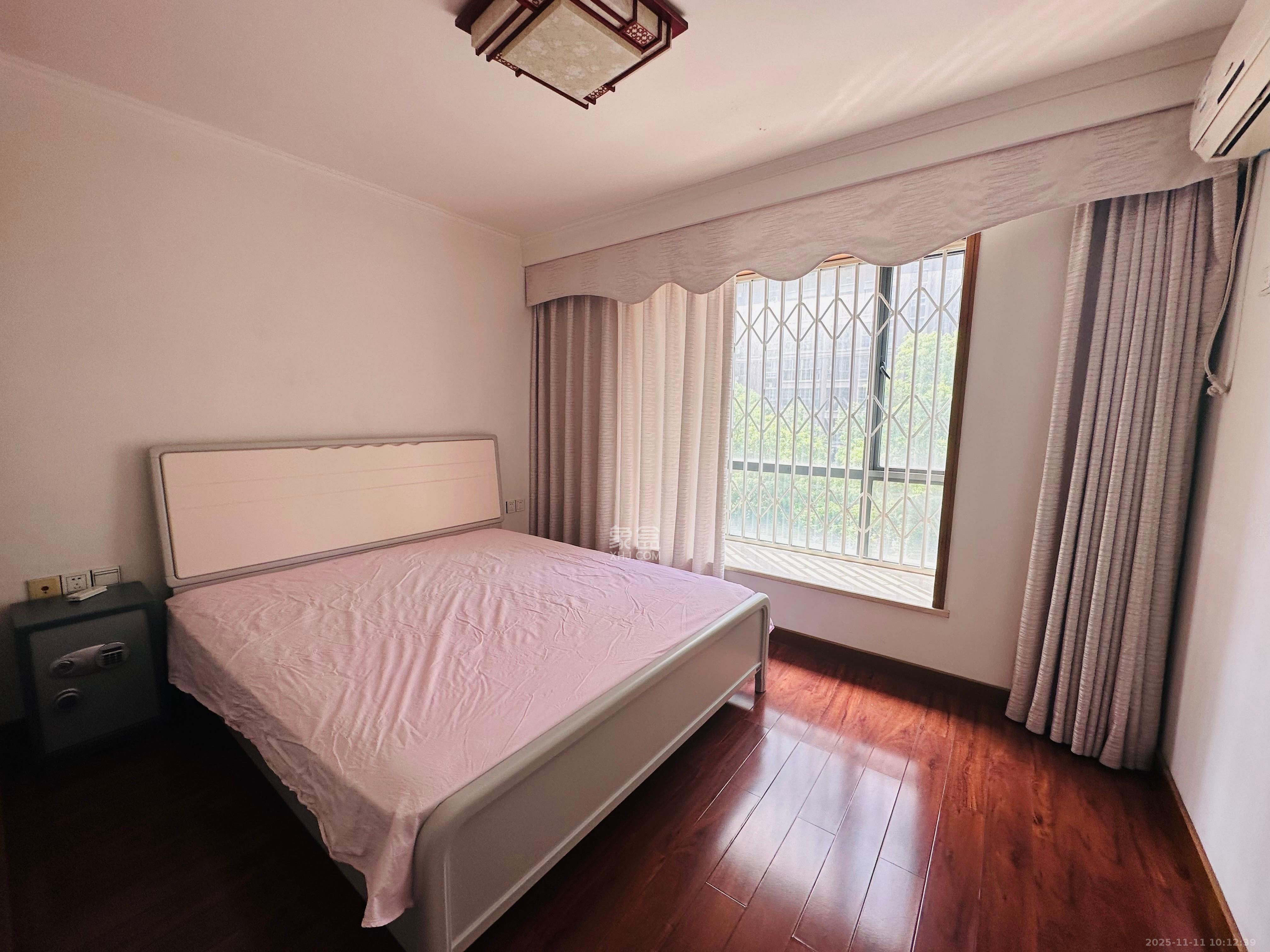 西子花苑 3室2厅2卫 2800.0元/月 西子花苑 3室2厅2卫 2800.0元/月室内图