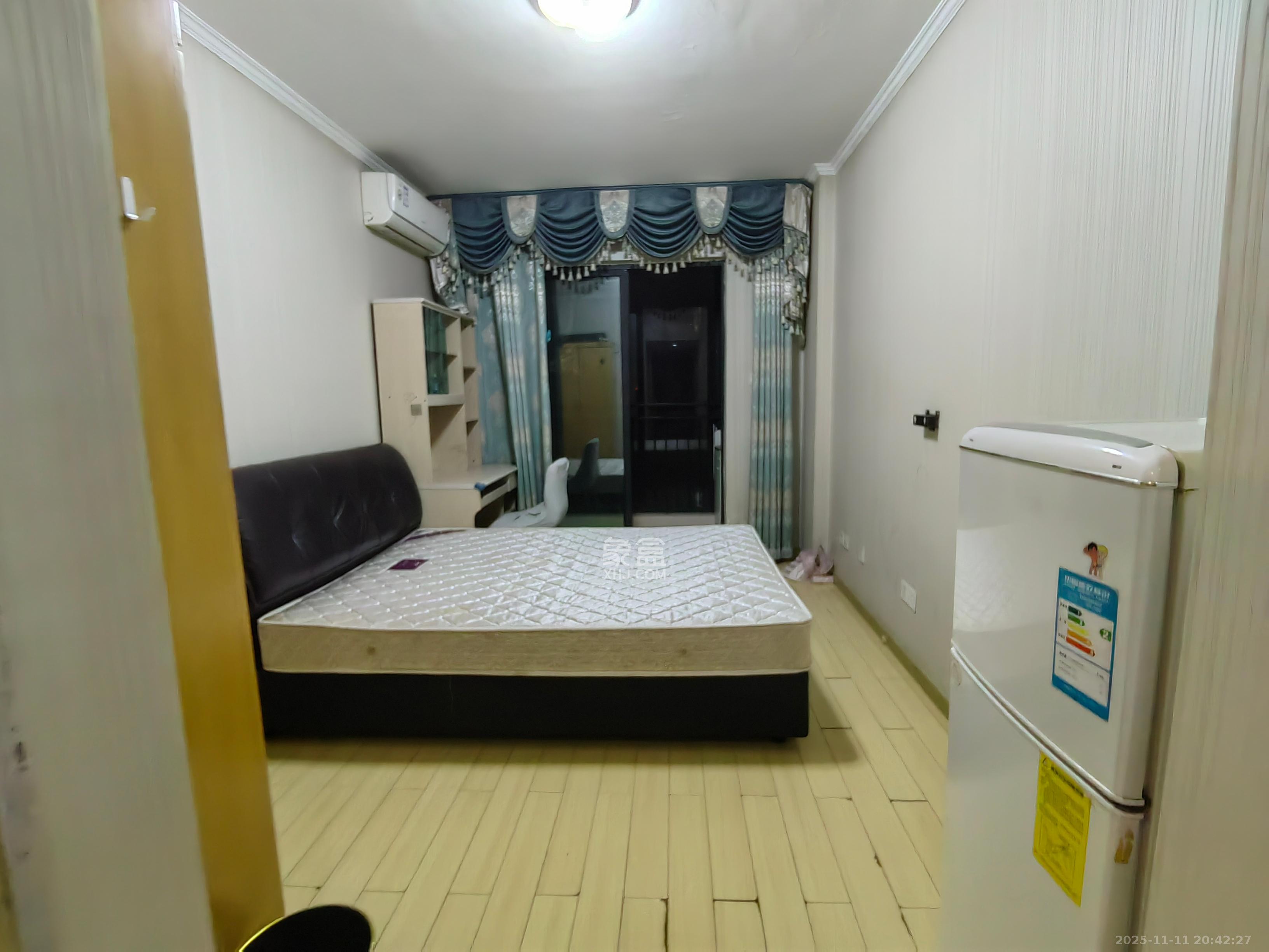 万科金域华府一期  1室0厅1卫    1100.0元/月室内图1