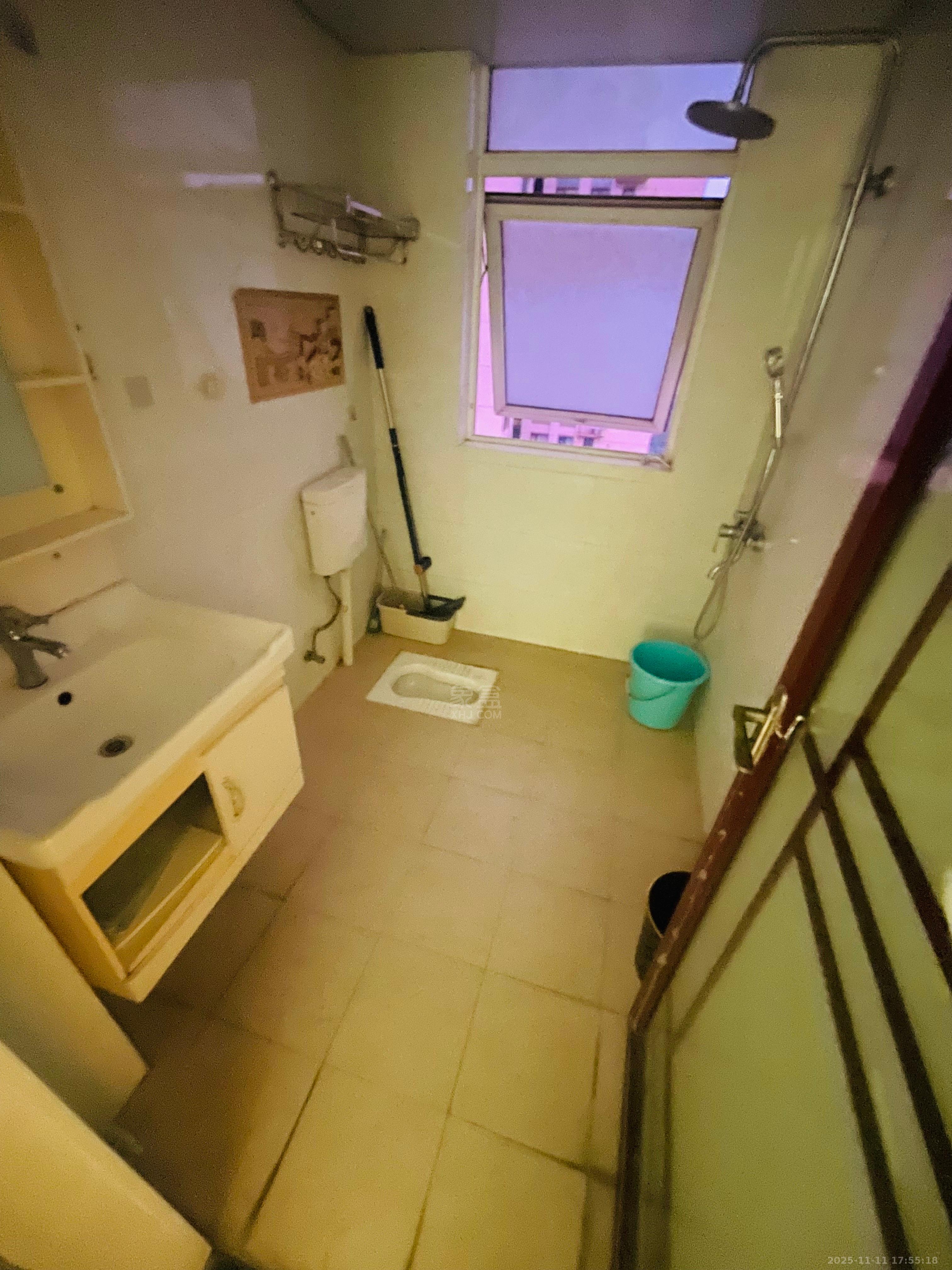 佳兆业金域天下三期  3室2厅2卫    1600.0元/月