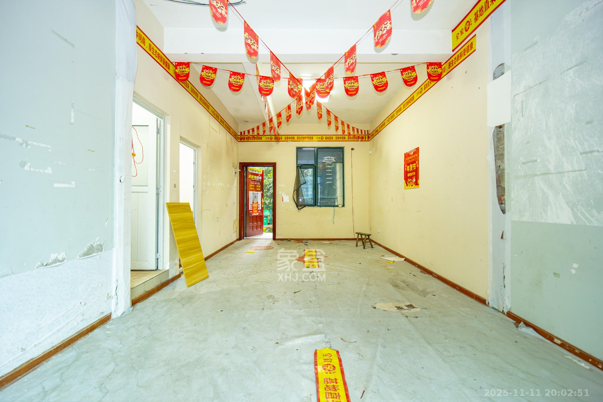 恒大翡翠华庭  2室2厅1卫    39.0万客厅