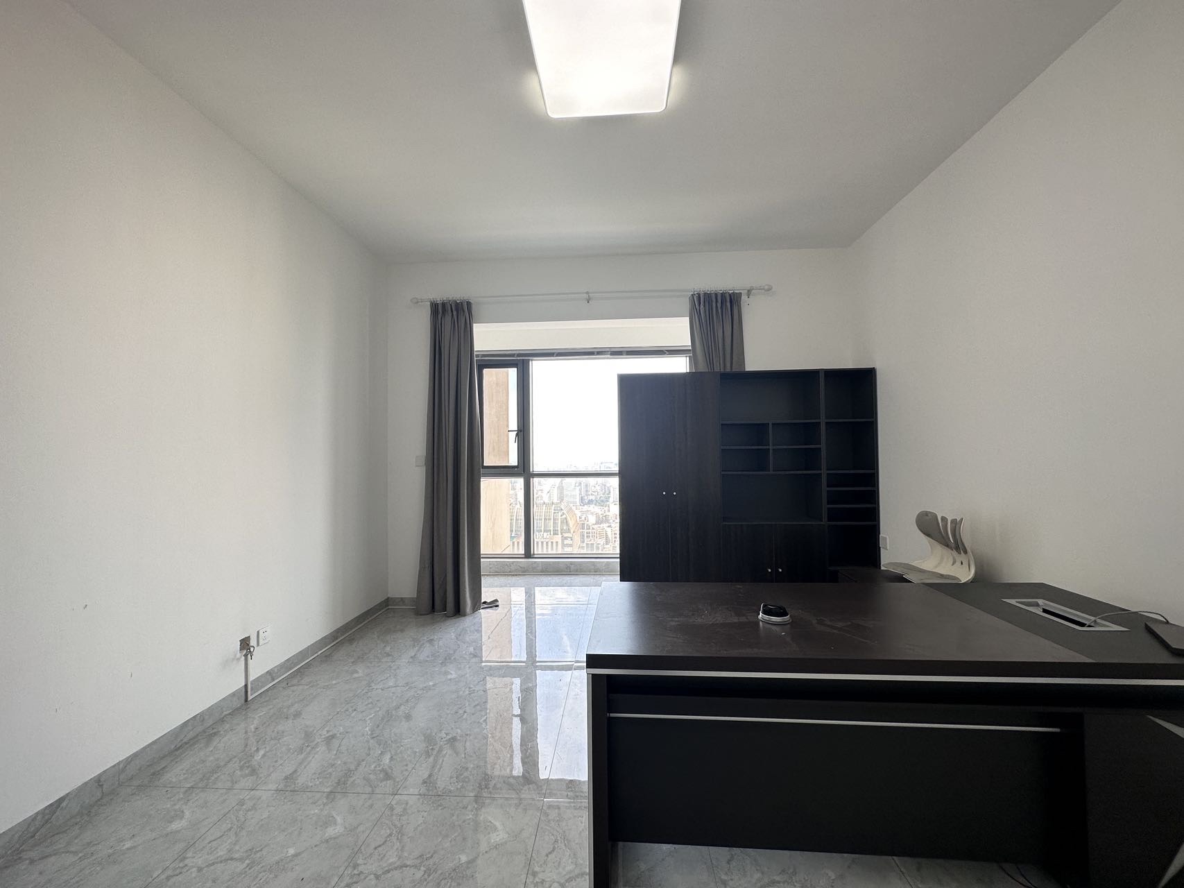 海航豪庭南苑  4室2厅4卫    10500.0元/月室内图