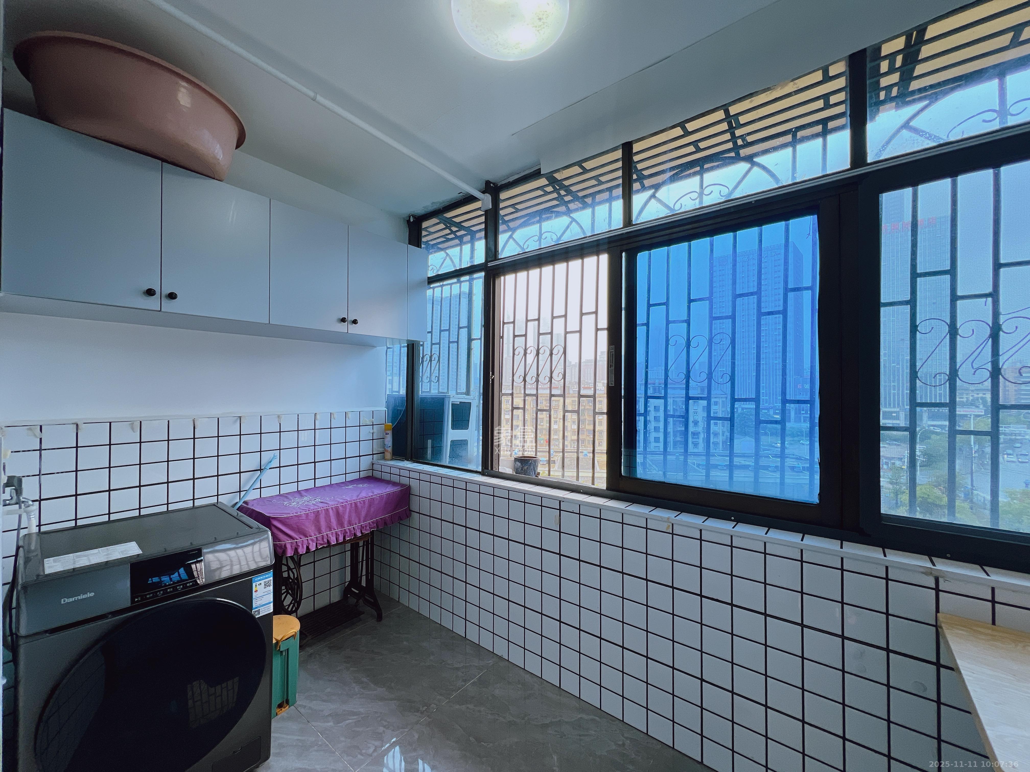 群芳园 3室2厅1卫 2500.0元/月 群芳园 3室2厅1卫 2500.0元/月室内图