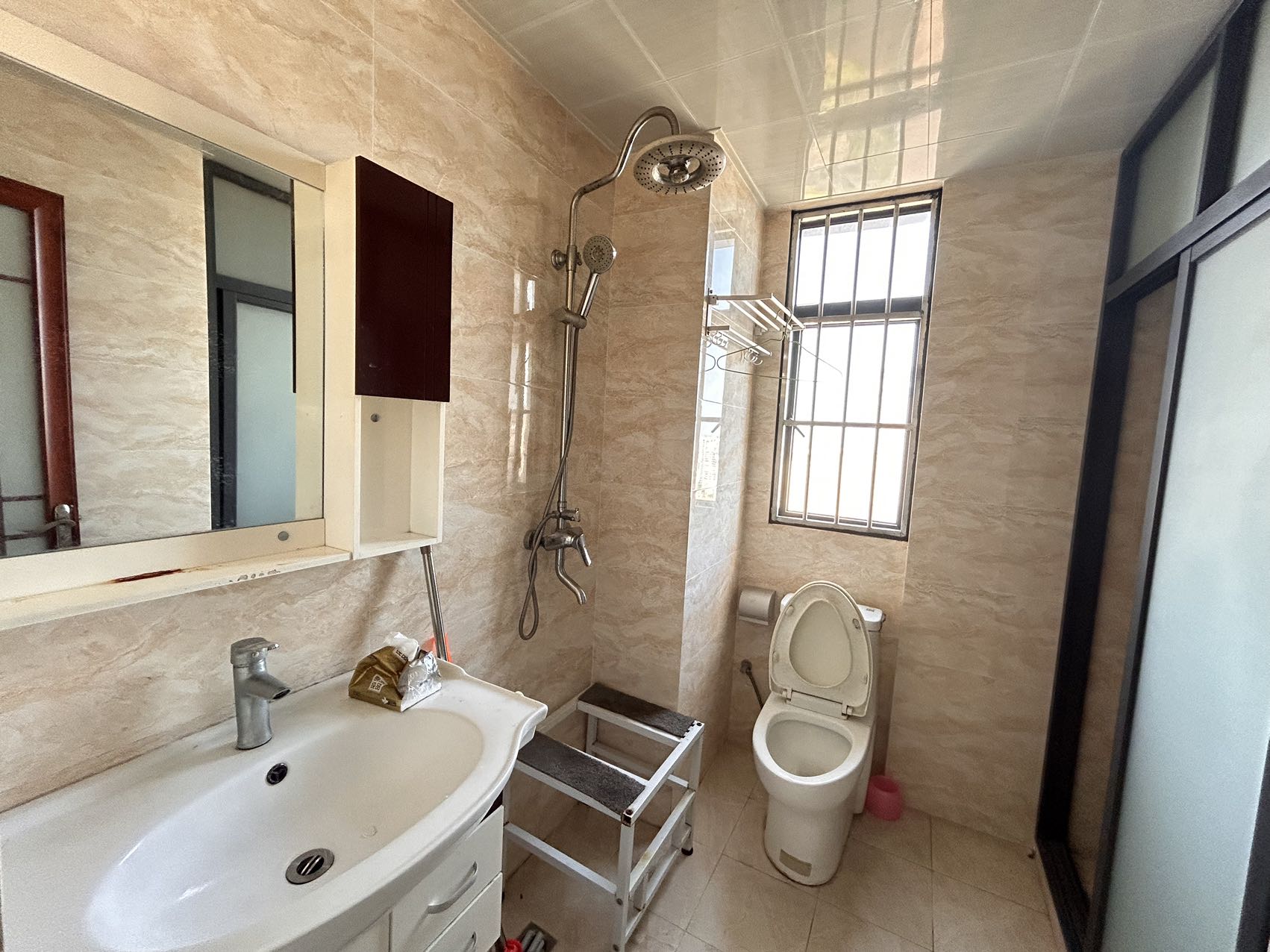 五源河公寓B区  3室2厅2卫    2500.0元/月室内图