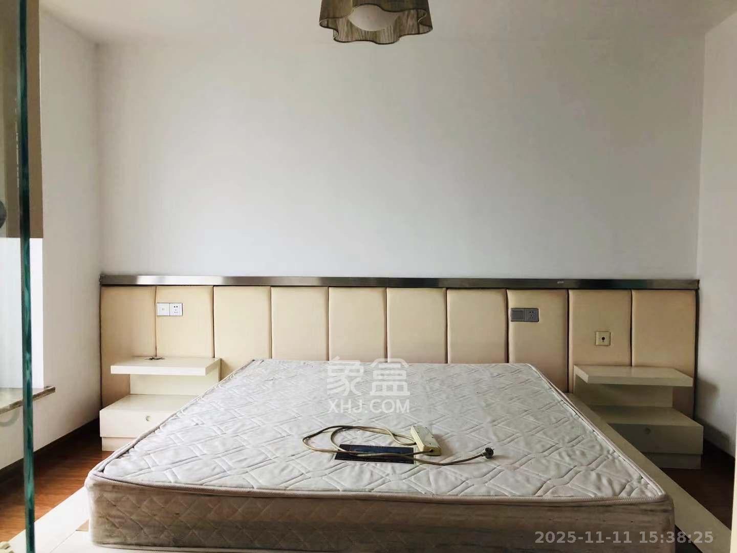 西子花苑  1室2厅1卫    2300.0元/月室内图