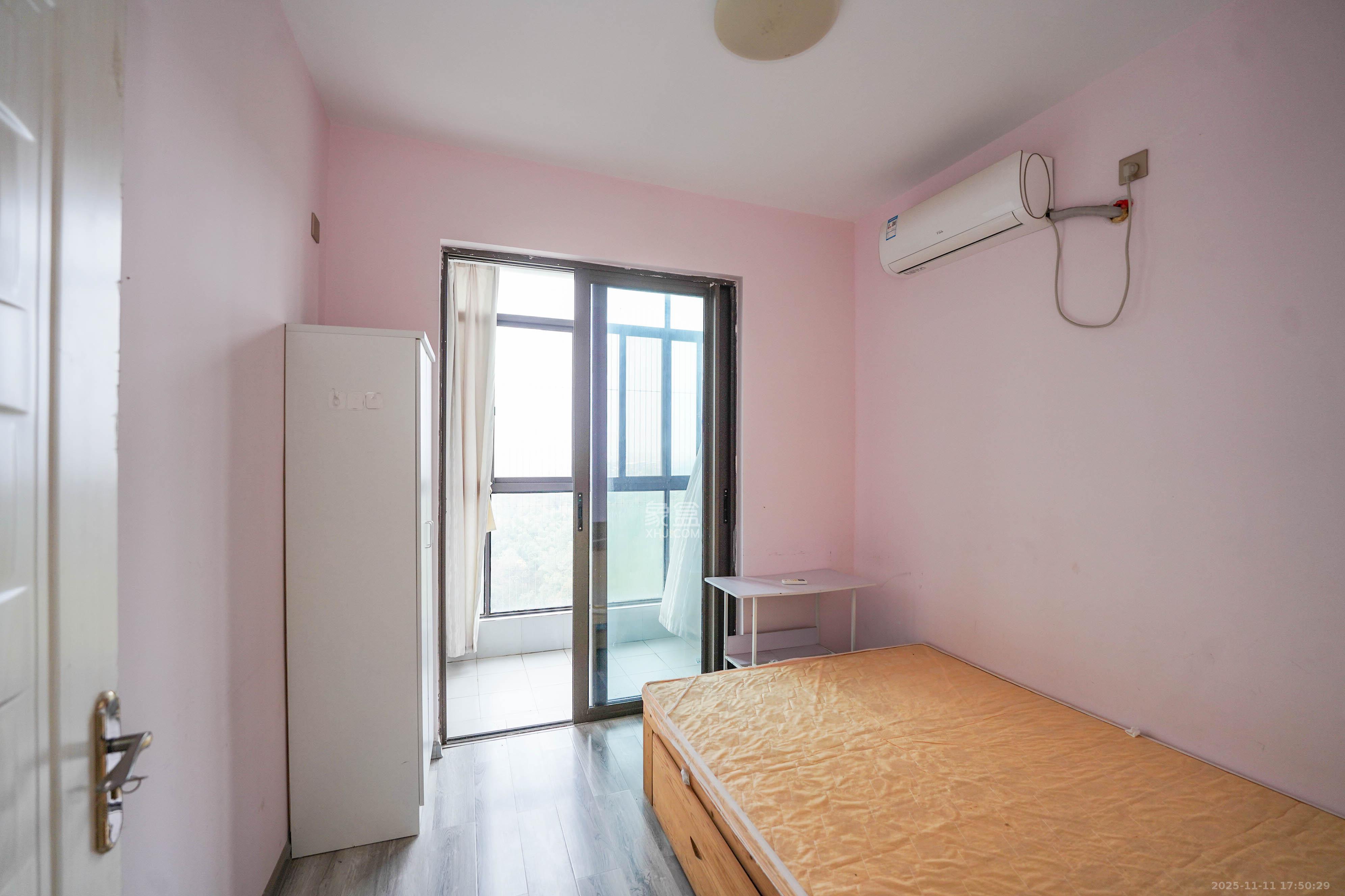 碧桂园公园壹号(凯怡茗苑) 3室2厅1卫 68.0万 碧桂园公园壹号(凯怡茗苑) 3室2厅1卫 68.0万卧室