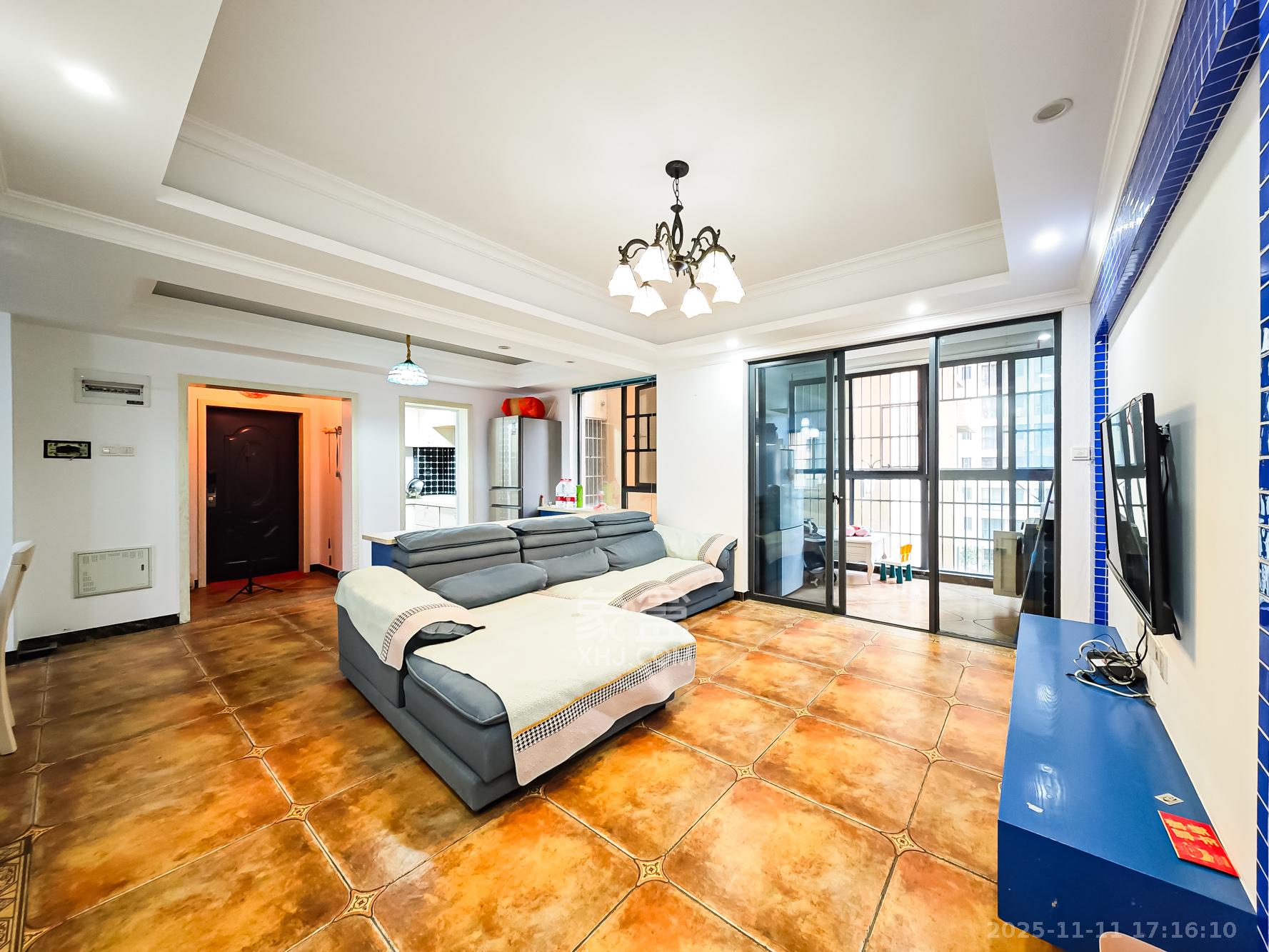 恒鑫山水卿卿 3室2厅2卫 88.0万 恒鑫山水卿卿 3室2厅2卫 88.0万客厅