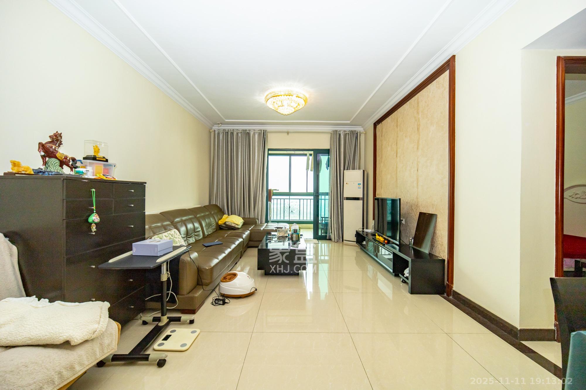 恒大雅苑  3室2厅2卫    103.0万客厅