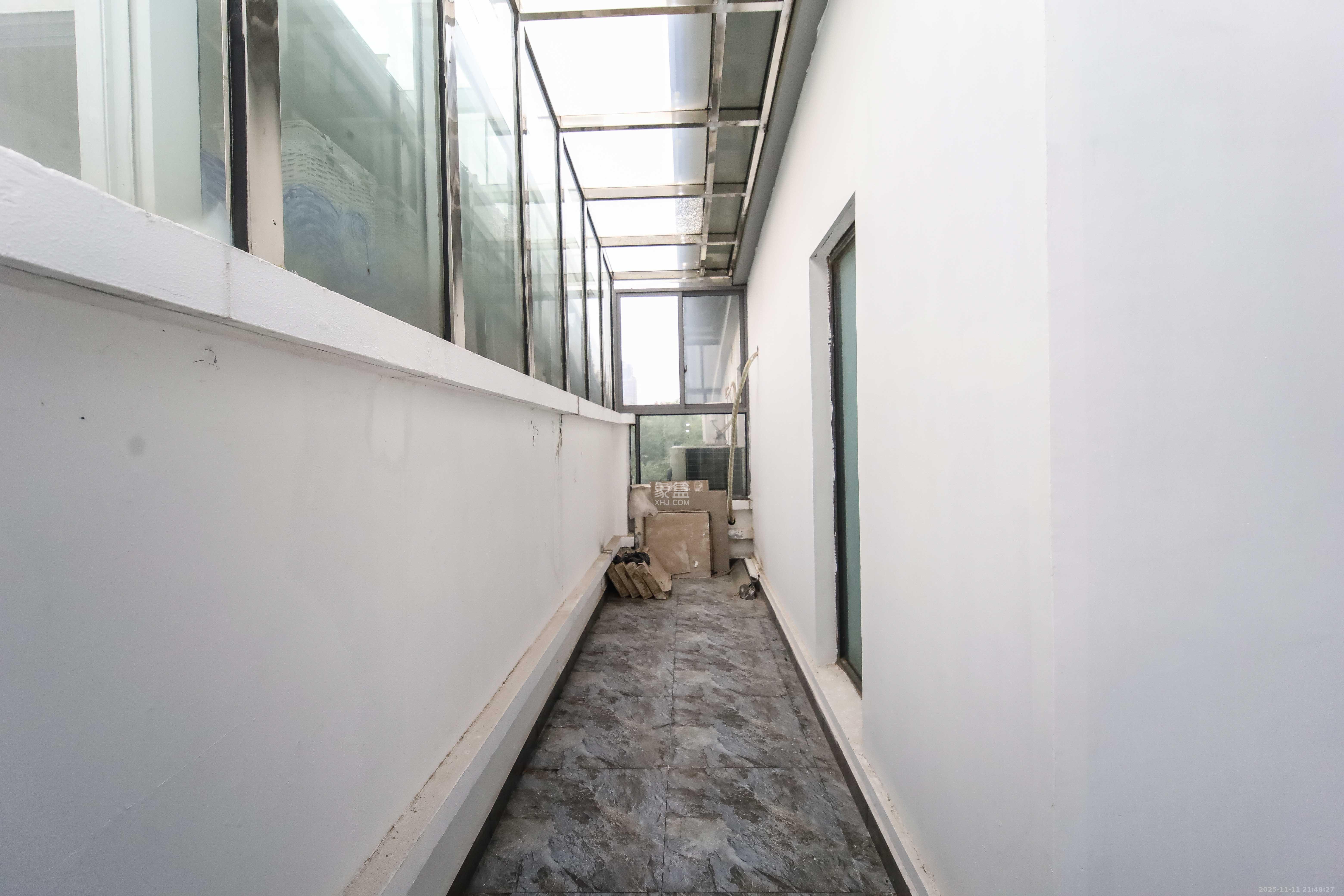 西街花园 2室2厅1卫 86.0万 西街花园 2室2厅1卫 86.0万阳台