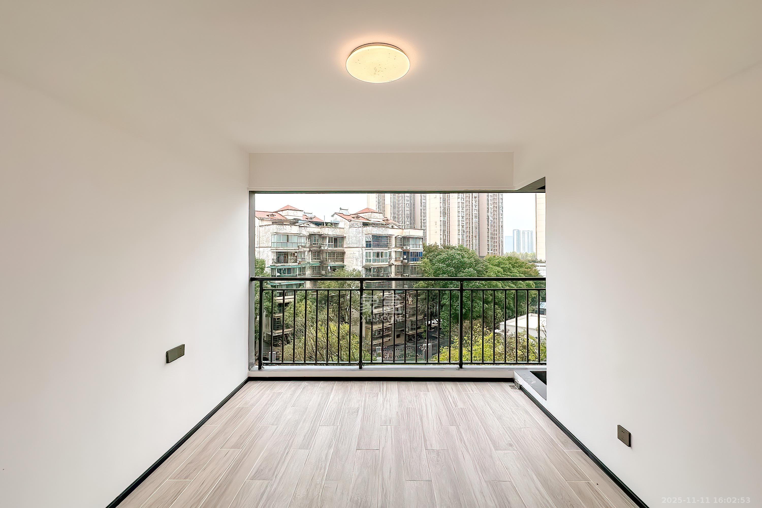 万科半岛国际 3室2厅2卫 180.0万 万科半岛国际 3室2厅2卫 180.0万卧室