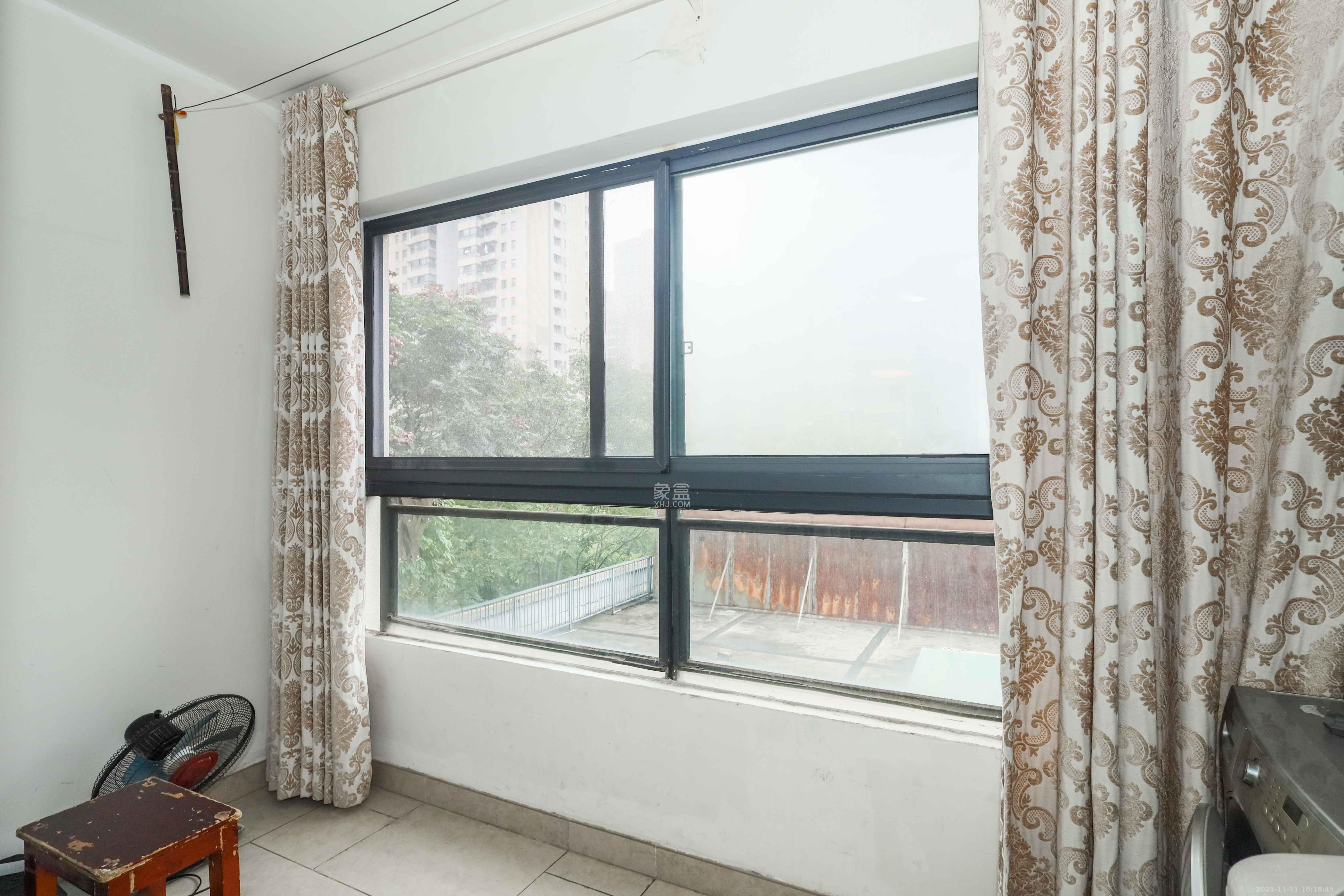 好莱城（弘德西街）  2室2厅1卫    60.8万阳台