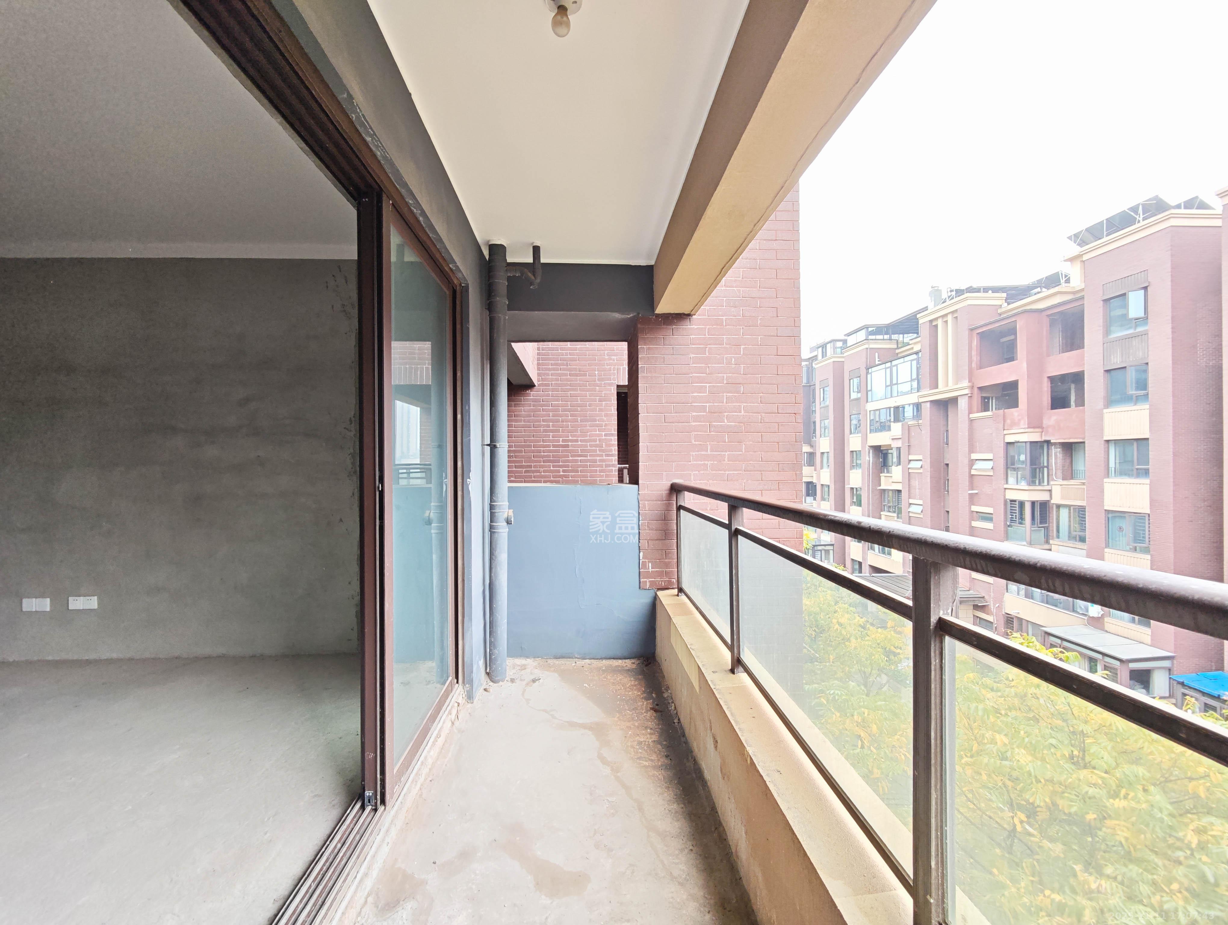 保利城（中航城国际社区、郡原美村）  1室0厅0卫    115.8万阳台