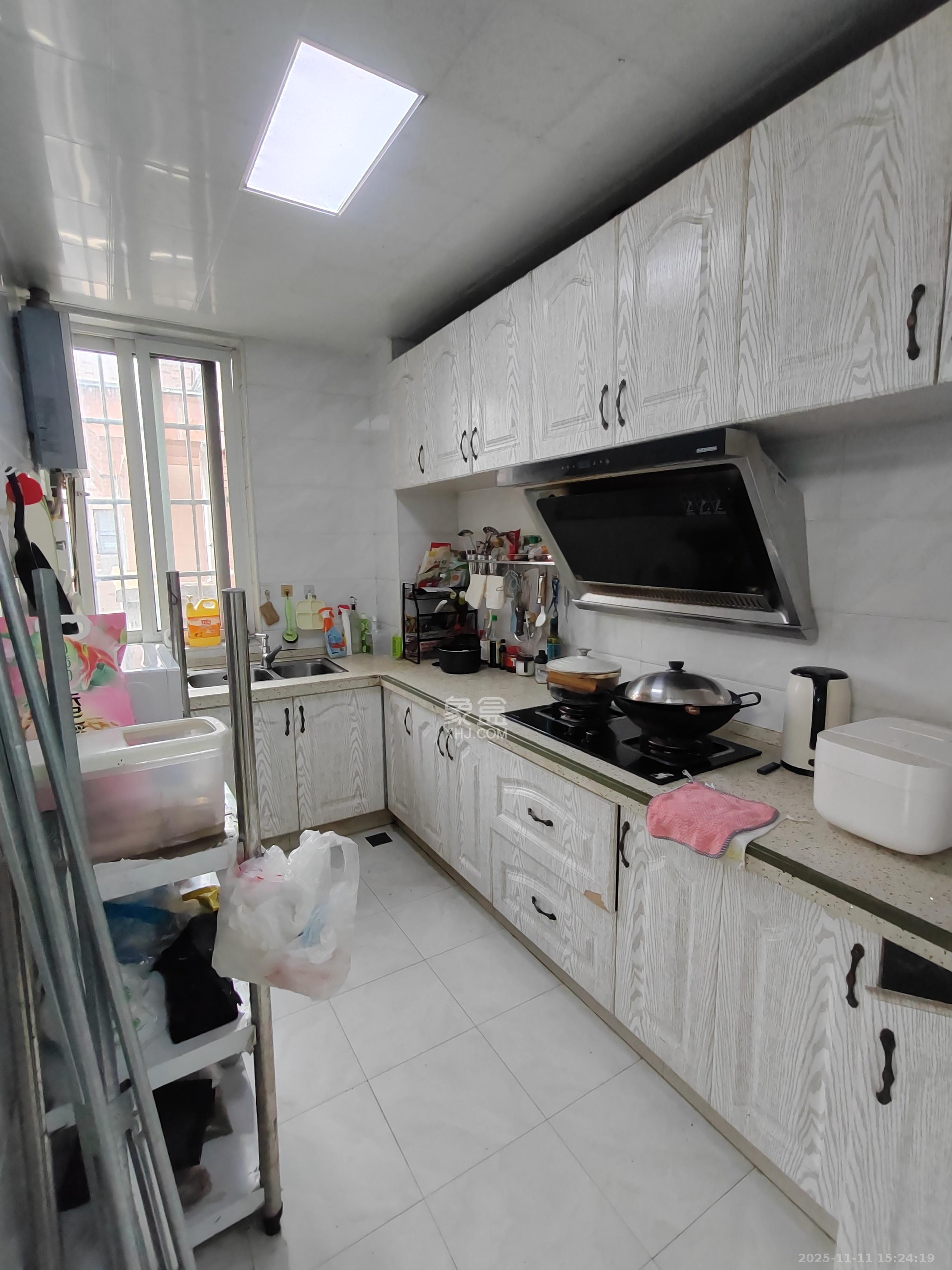 山水湾  2室2厅1卫    1600.0元/月室内图