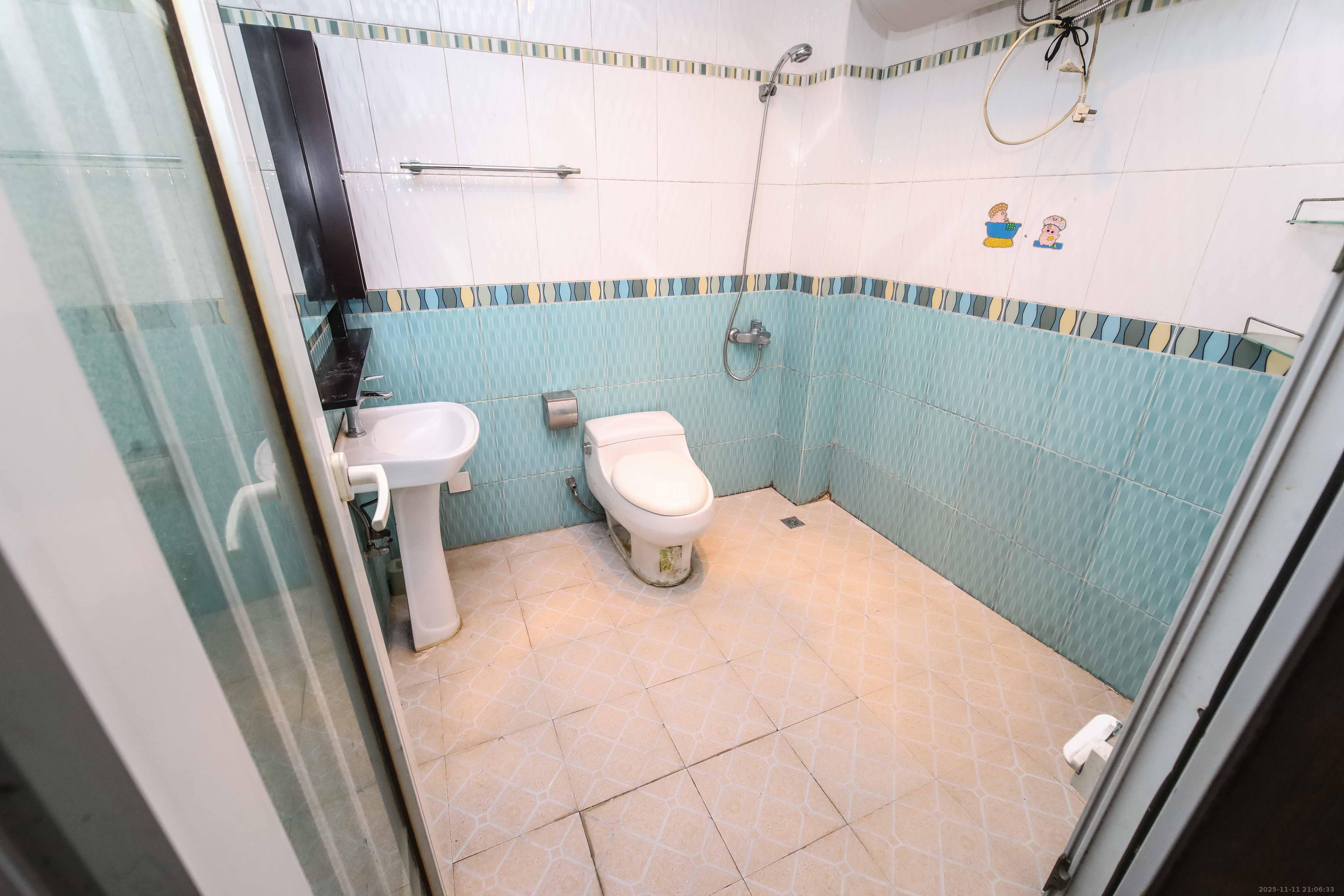 长沙市邮政宿舍(古汉邮局宿舍) 4室2厅2卫 92.8万 长沙市邮政宿舍(古汉邮局宿舍) 4室2厅2卫 92.8万卫生间