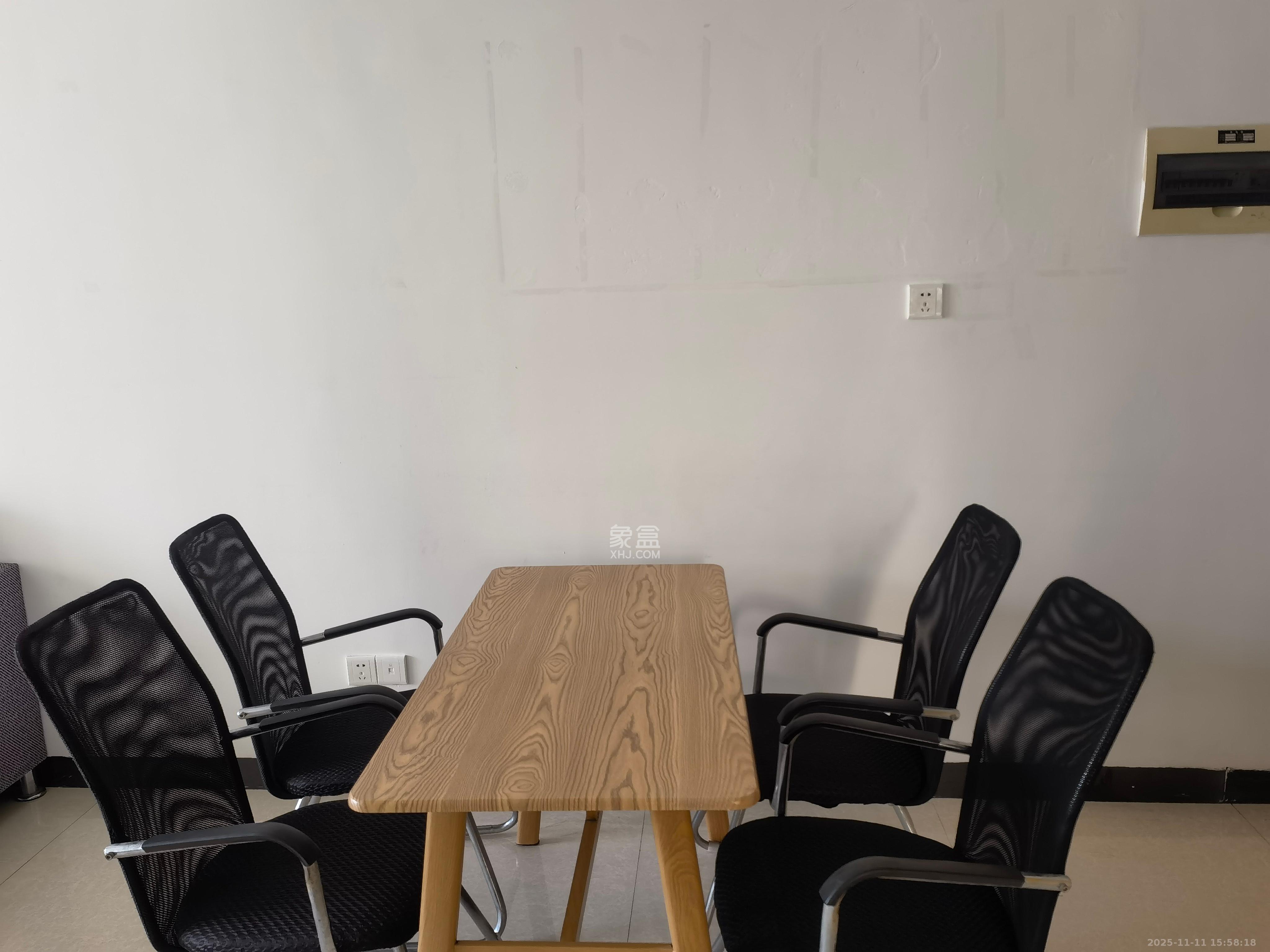 金麓国际 2室2厅1卫 2200.0元/月 金麓国际 2室2厅1卫 2200.0元/月室内图