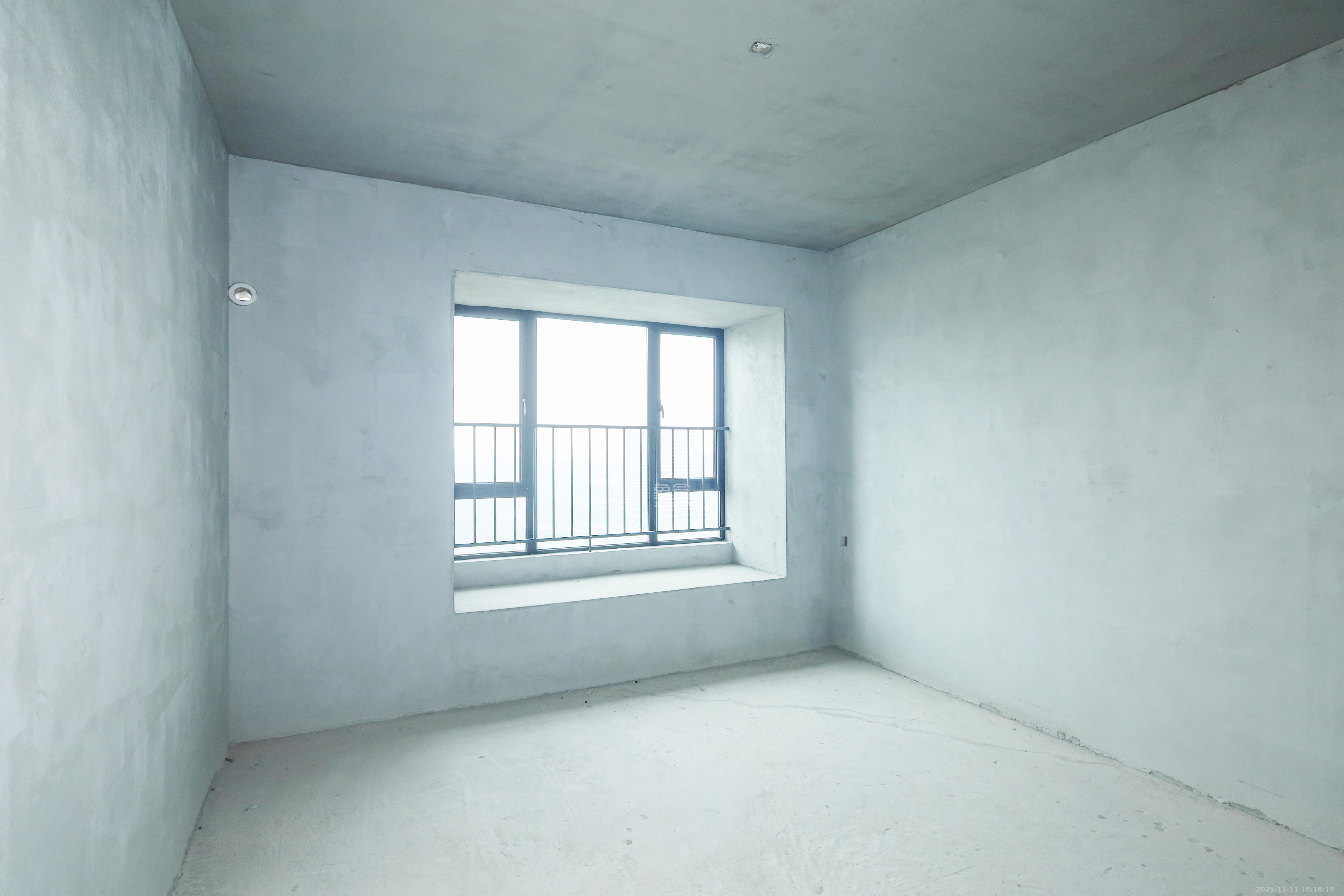 麓谷城市公园  4室2厅2卫    158.0万卧室