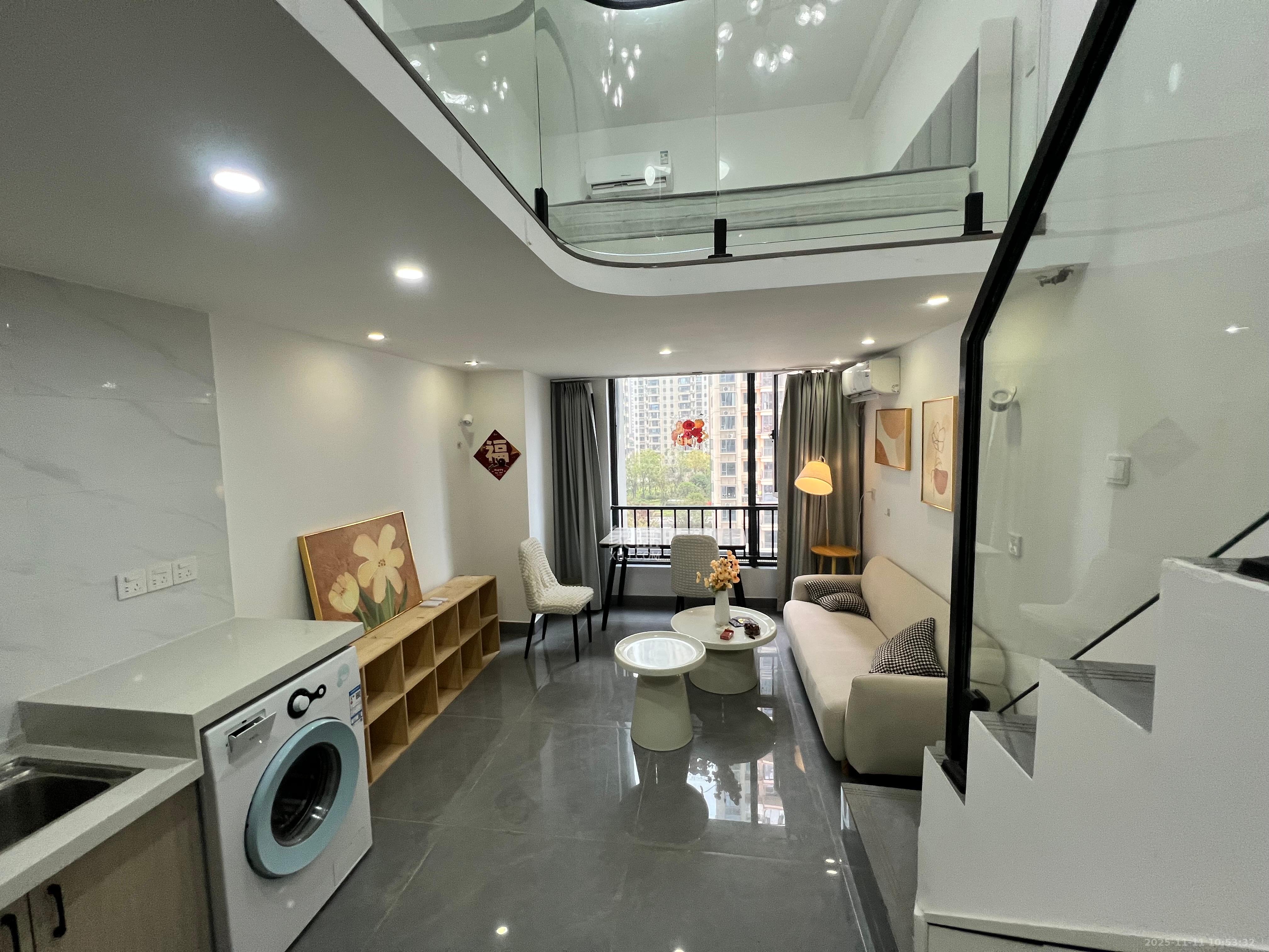 力高凤凰新天  1室0厅0卫    2300.0元/月