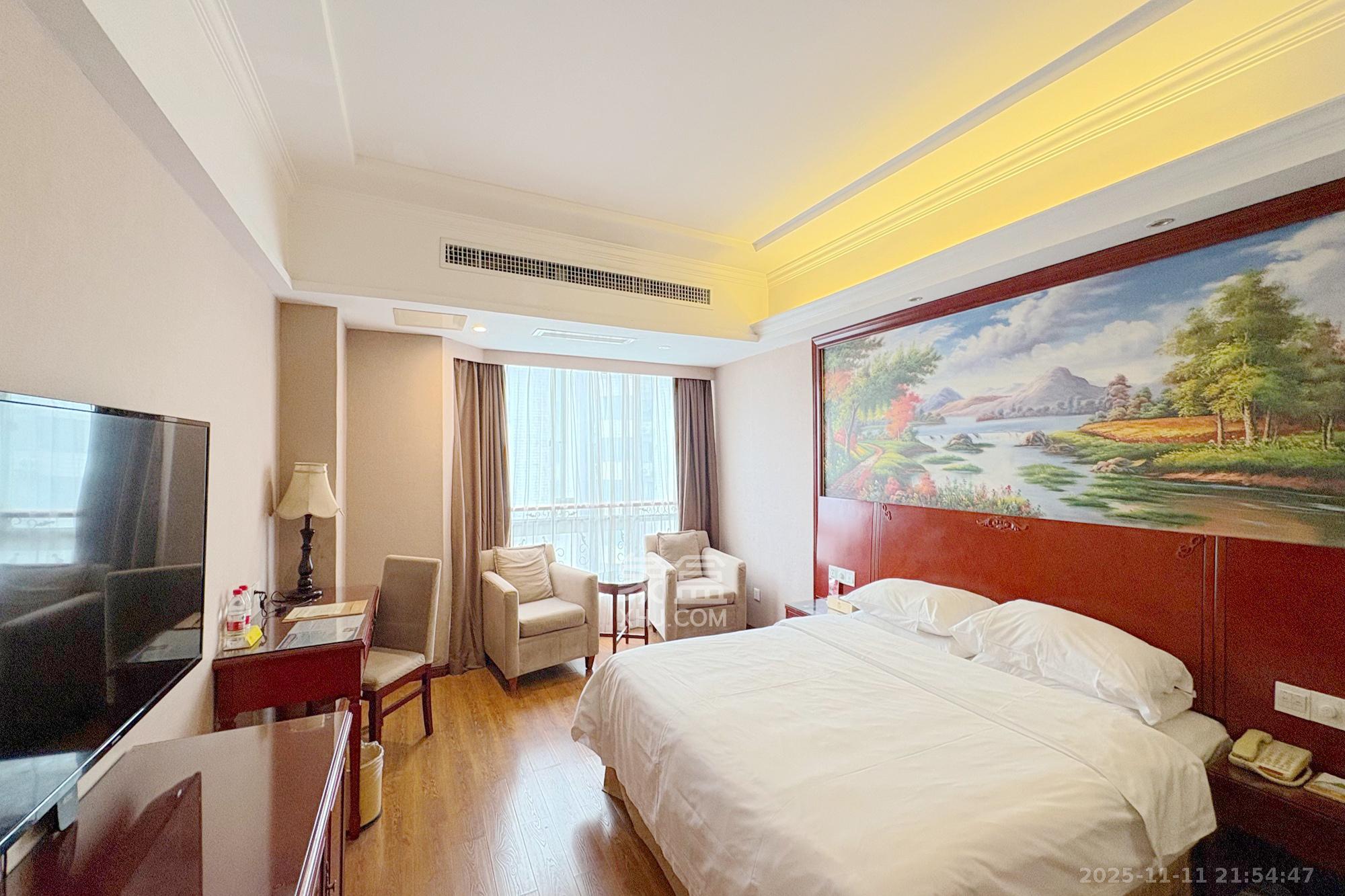 和府  1室1厅1卫    30.0万客厅