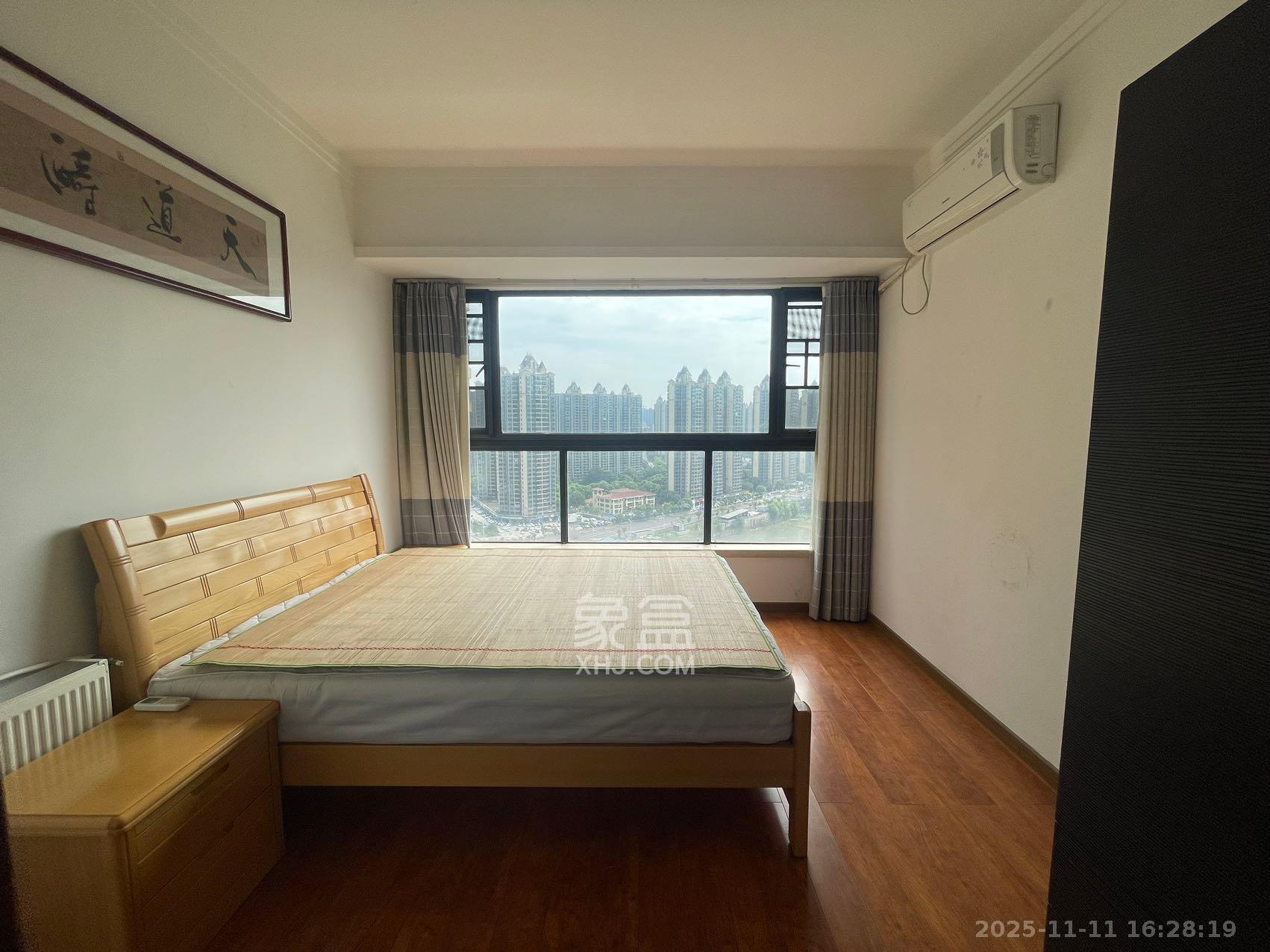 藏珑湖上国际花园 4室2厅2卫 5800.0元/月 藏珑湖上国际花园 4室2厅2卫 5800.0元/月室内图