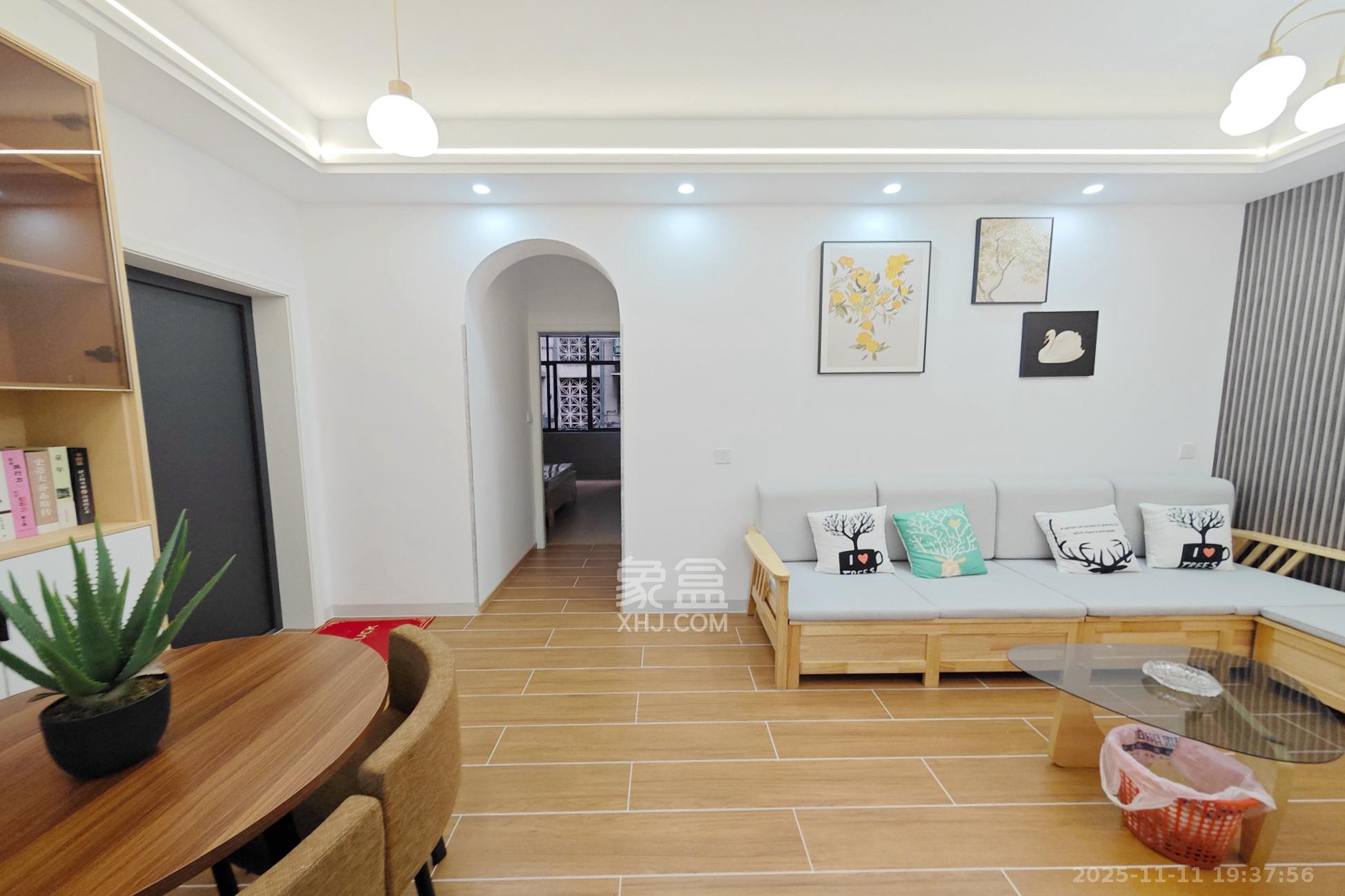 长重机械厂宿舍 2室2厅1卫 46.8万 长重机械厂宿舍 2室2厅1卫 46.8万客厅