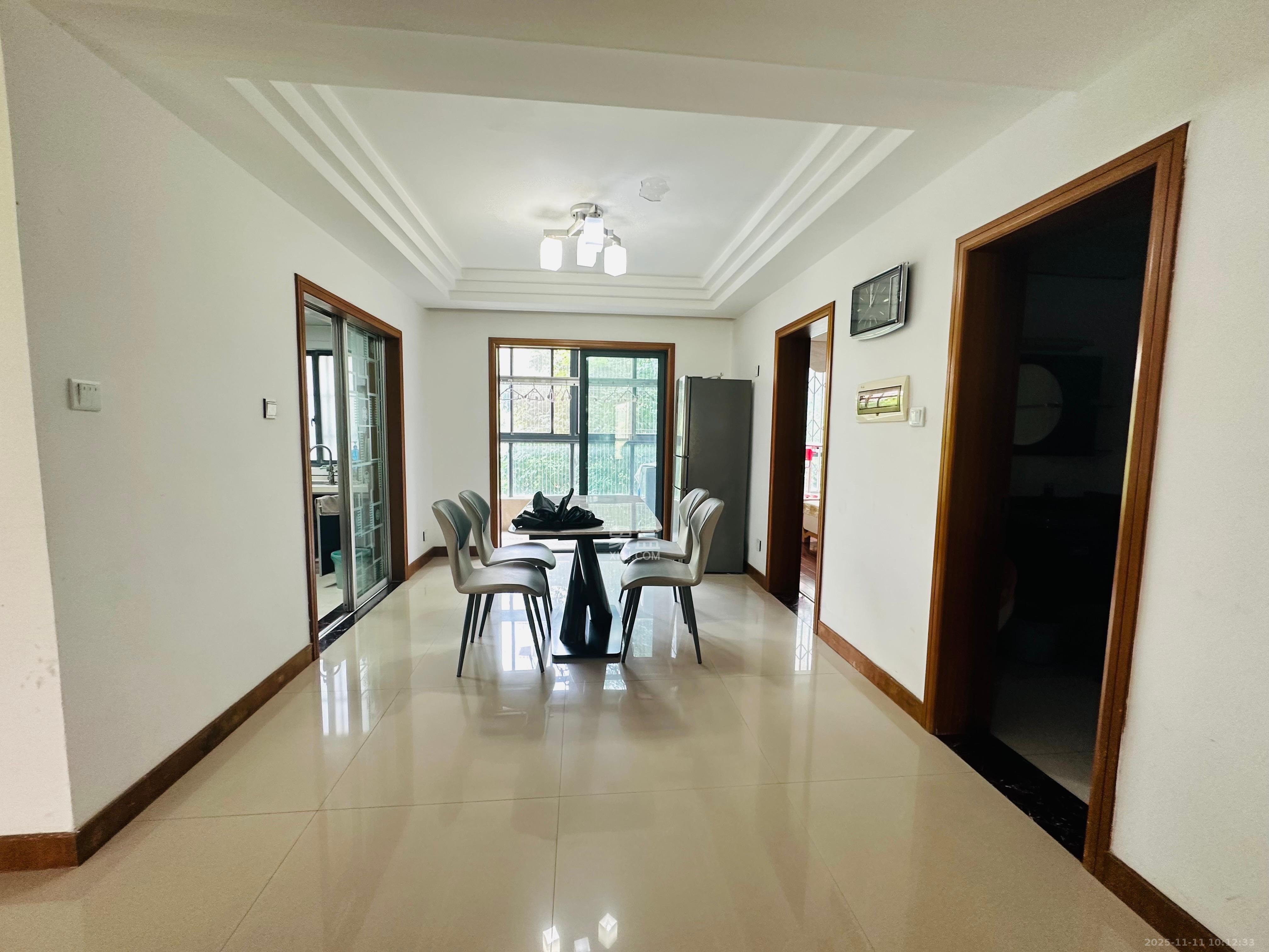 西子花苑  3室2厅2卫    2800.0元/月室内图