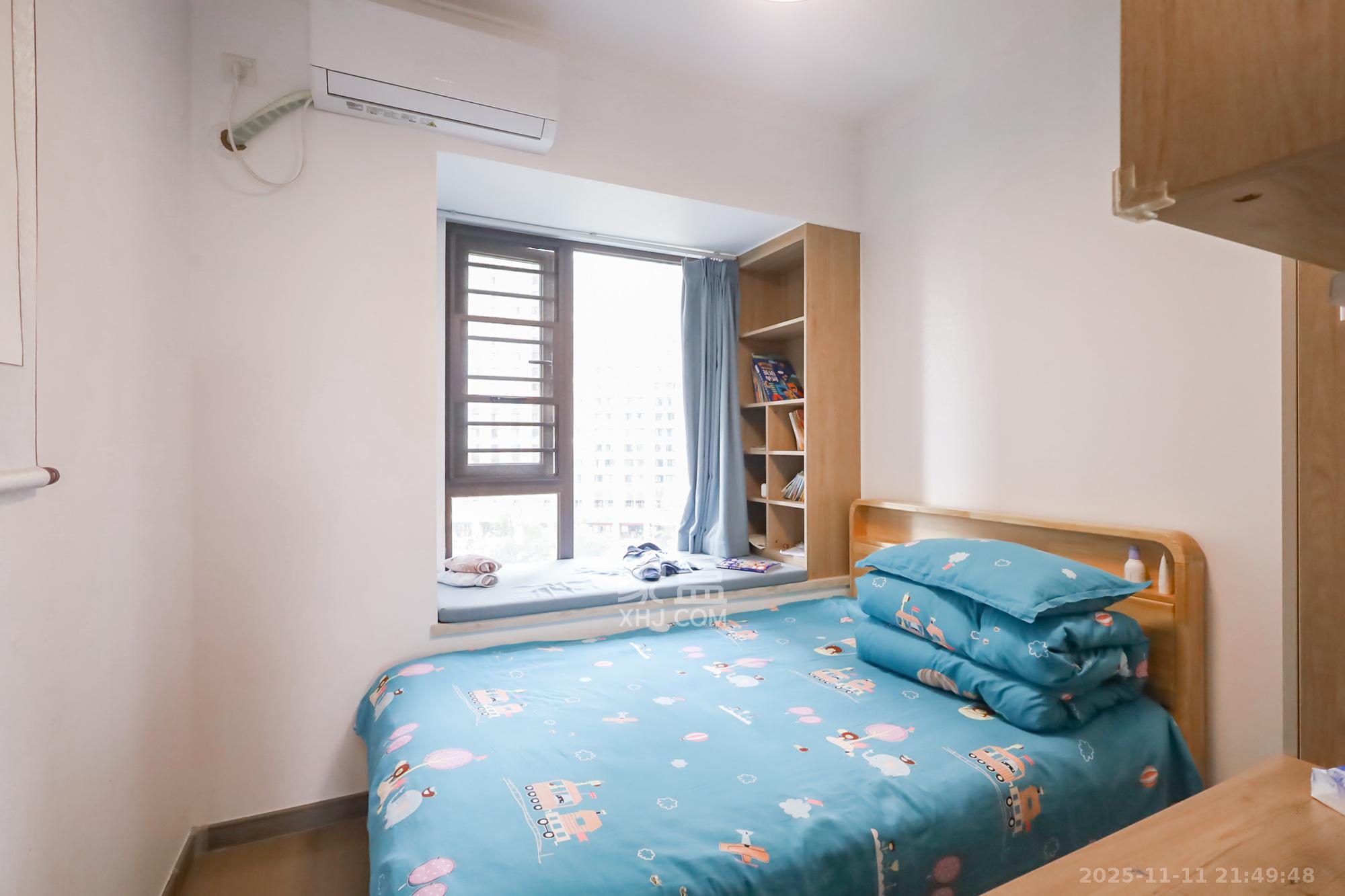 越秀悦湖台  4室2厅2卫    248.5万卧室