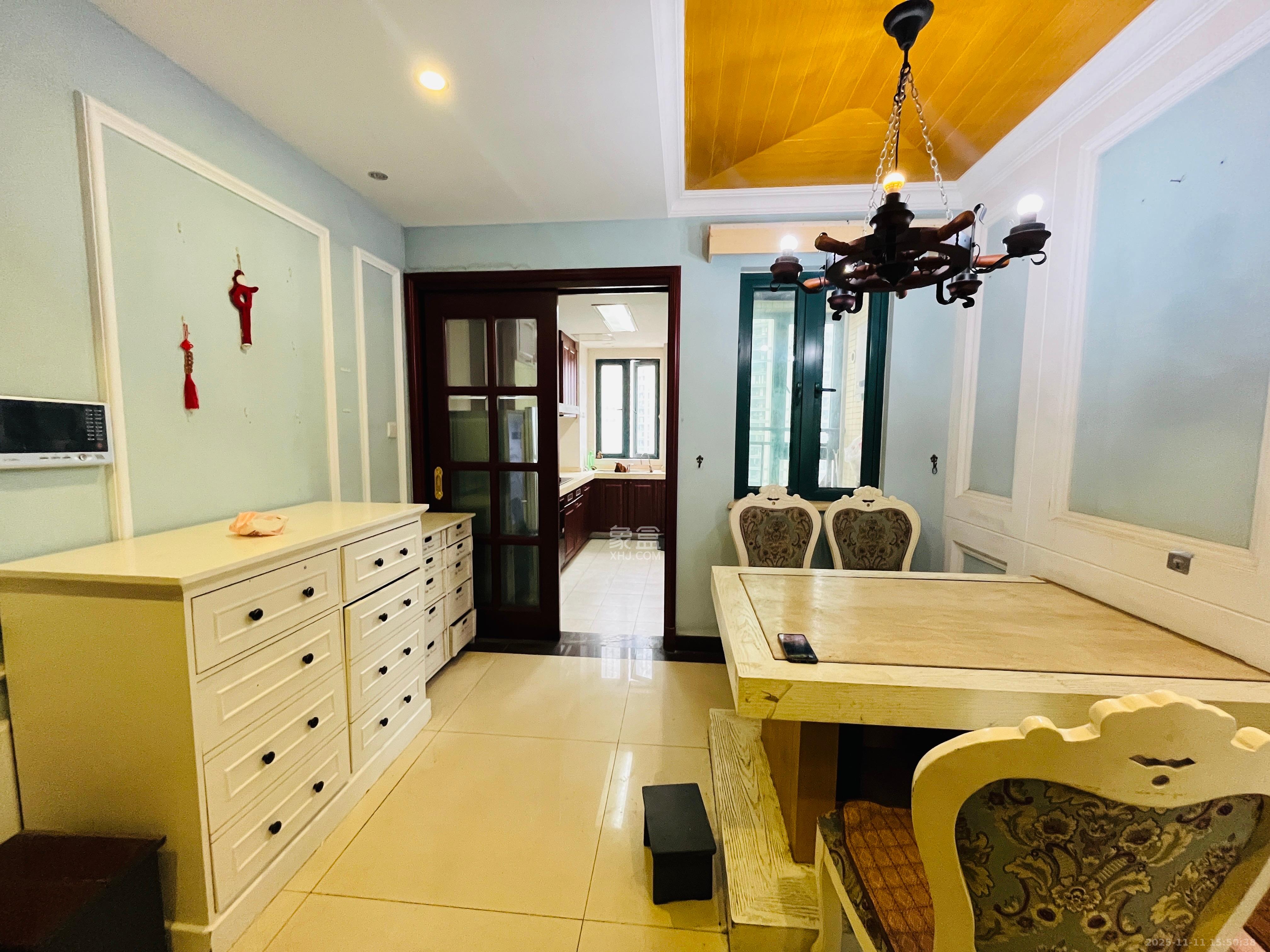 恒大御景湾  3室2厅2卫    3200.0元/月室内图