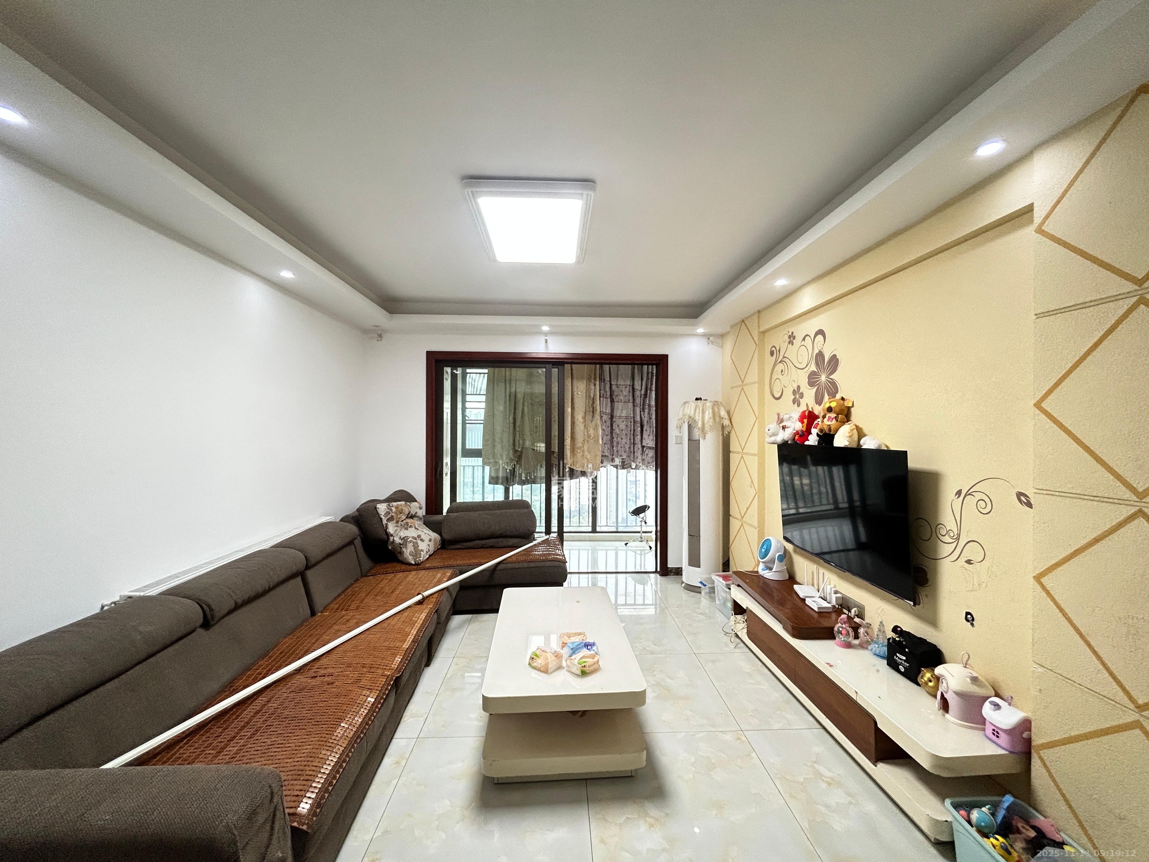 华润橡树湾  4室2厅2卫    2100.0元/月