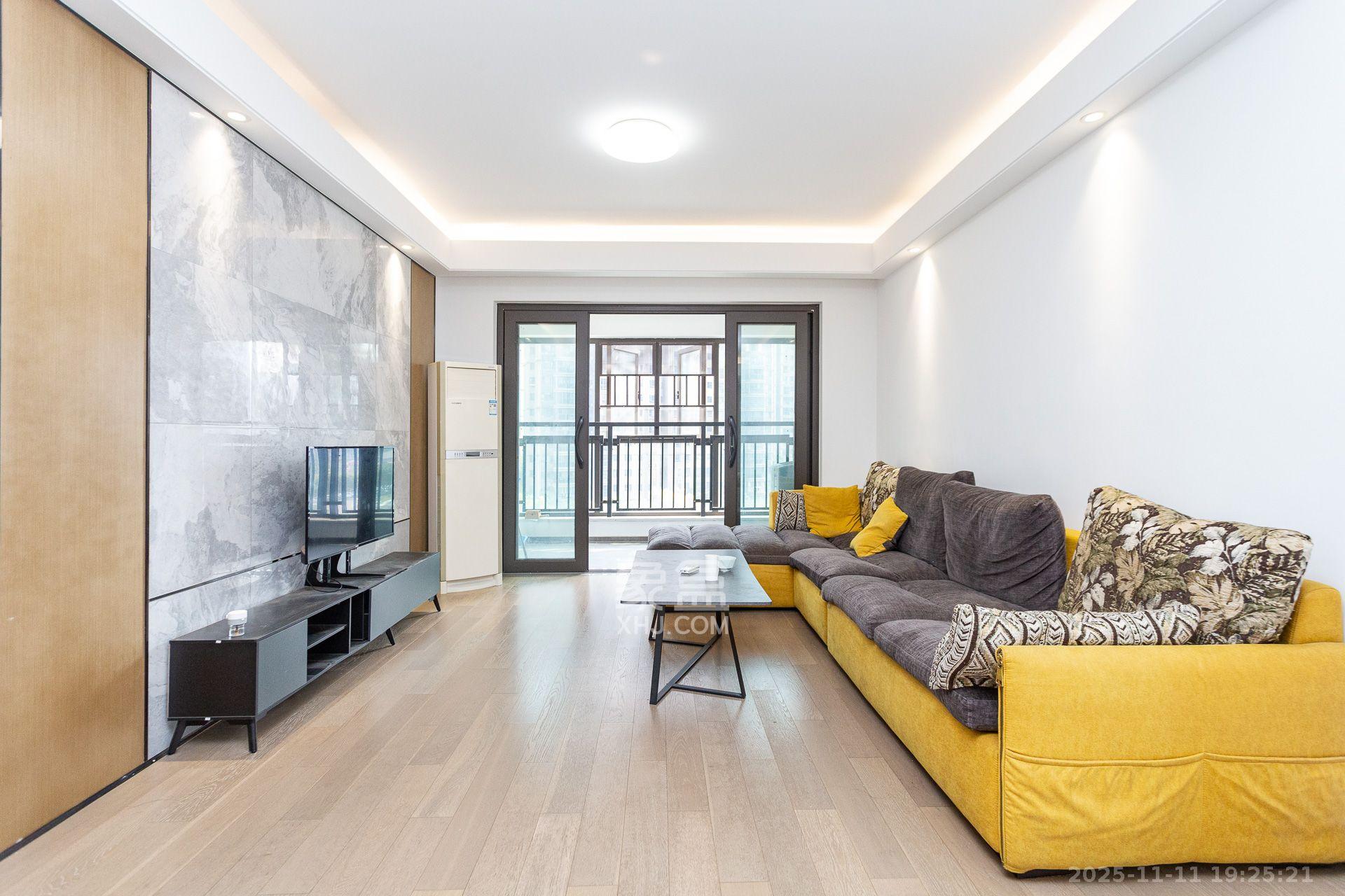 润和滨江府  3室2厅1卫    2600.0元/月