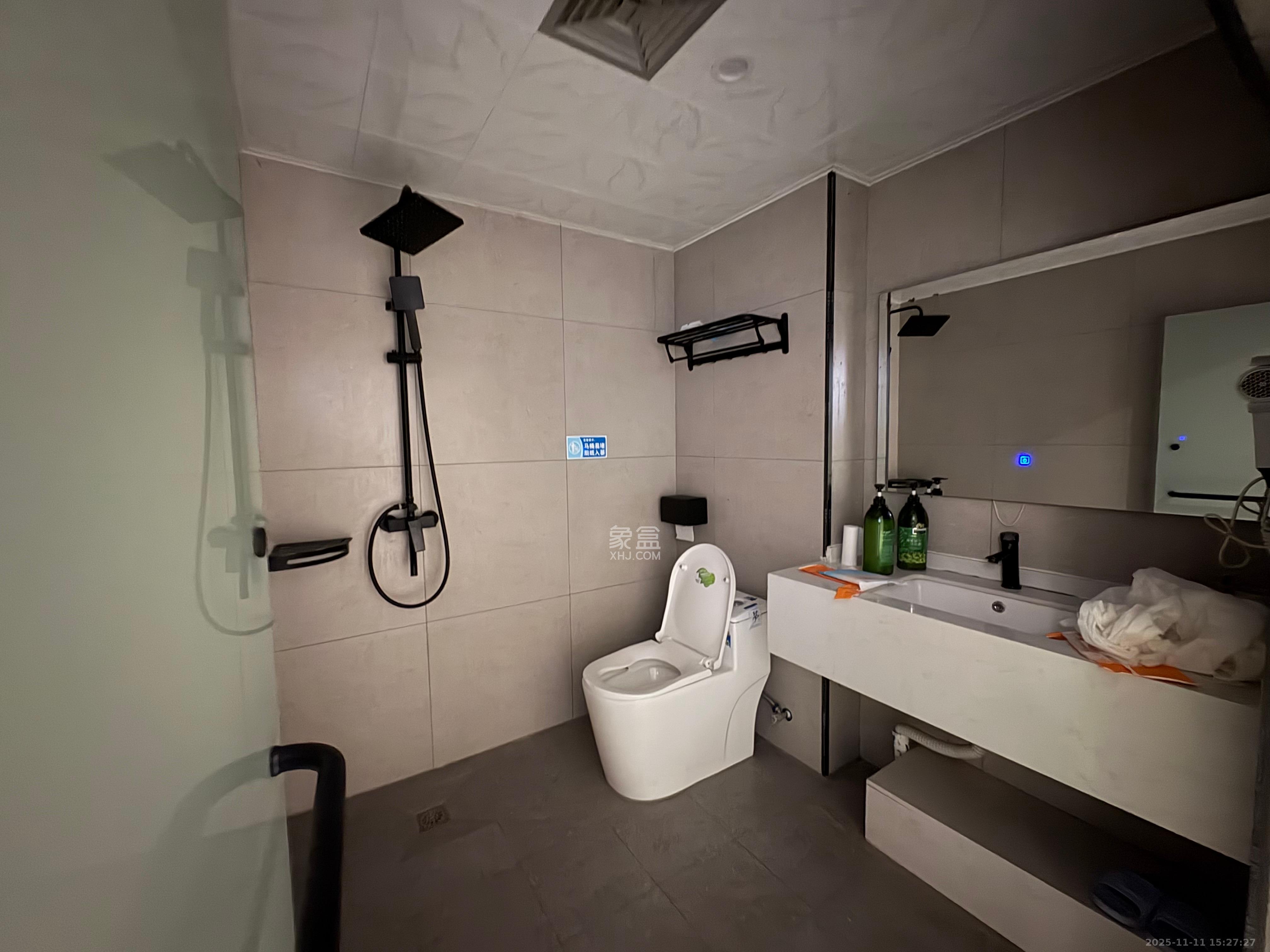 王府井公寓（福源公寓）  4室2厅2卫    5000.0元/月室内图