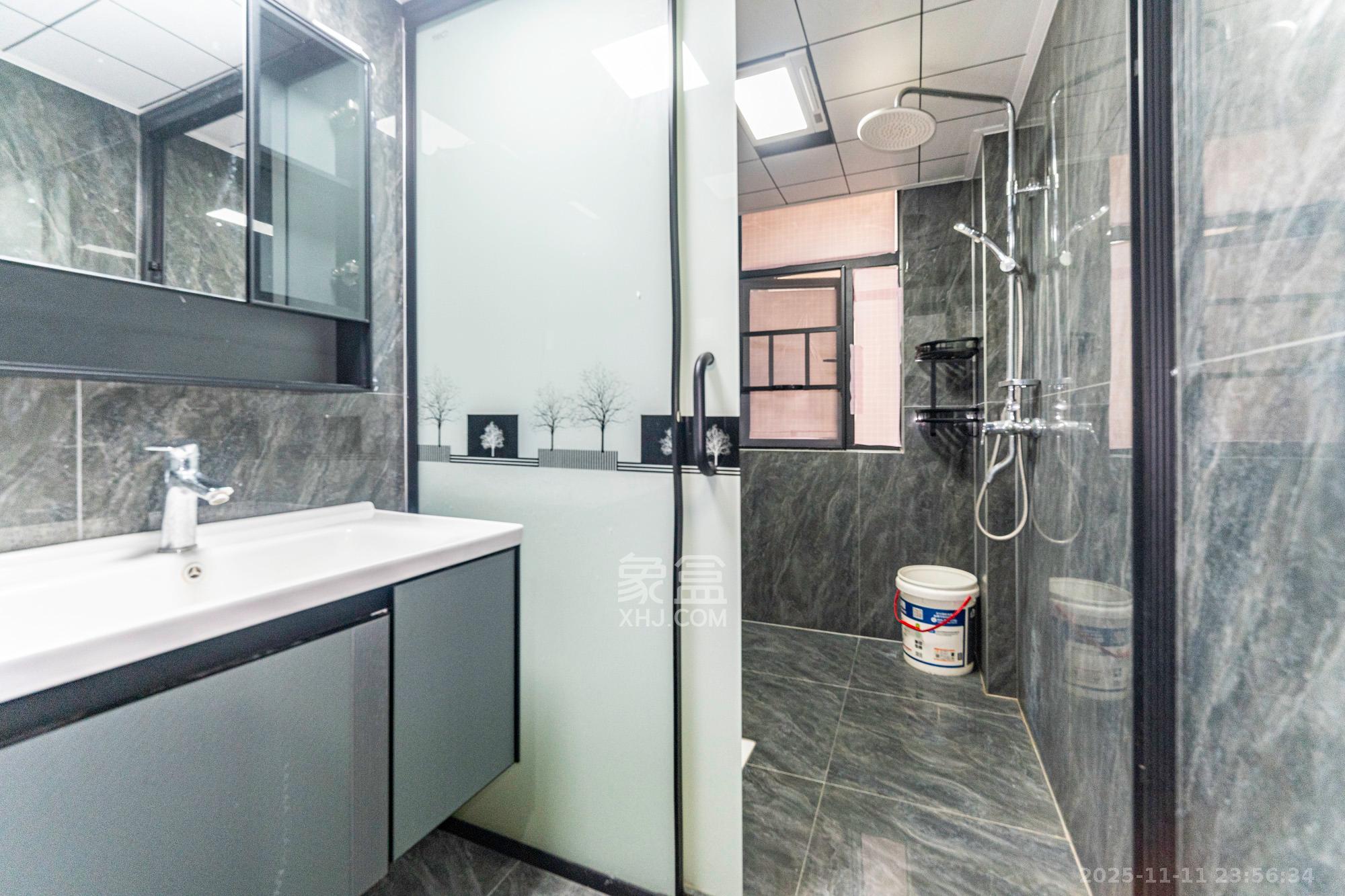 盛地东方芯府  3室2厅2卫    72.8万卫生间