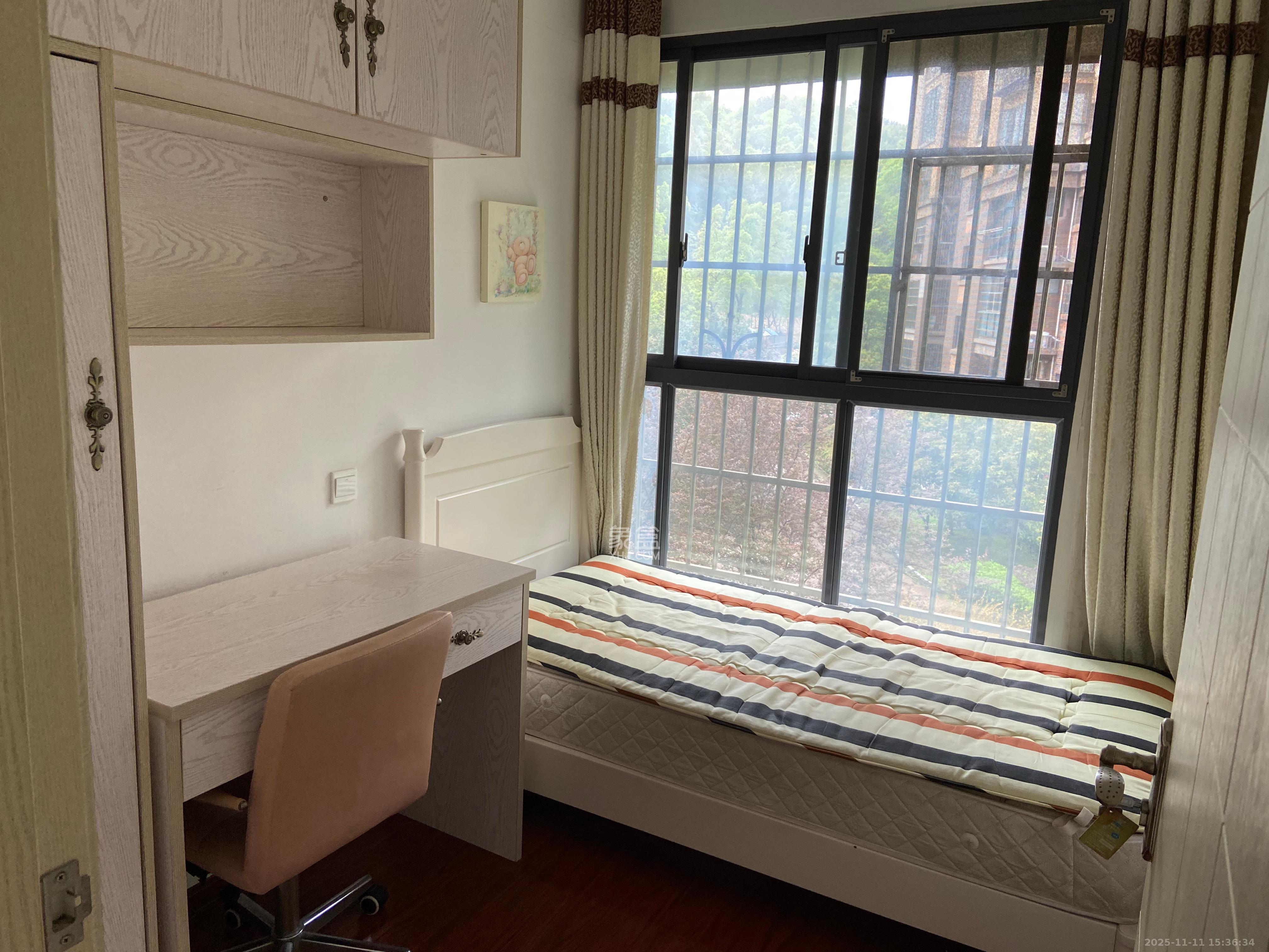 山水嘉园  3室2厅1卫    1800.0元/月室内图