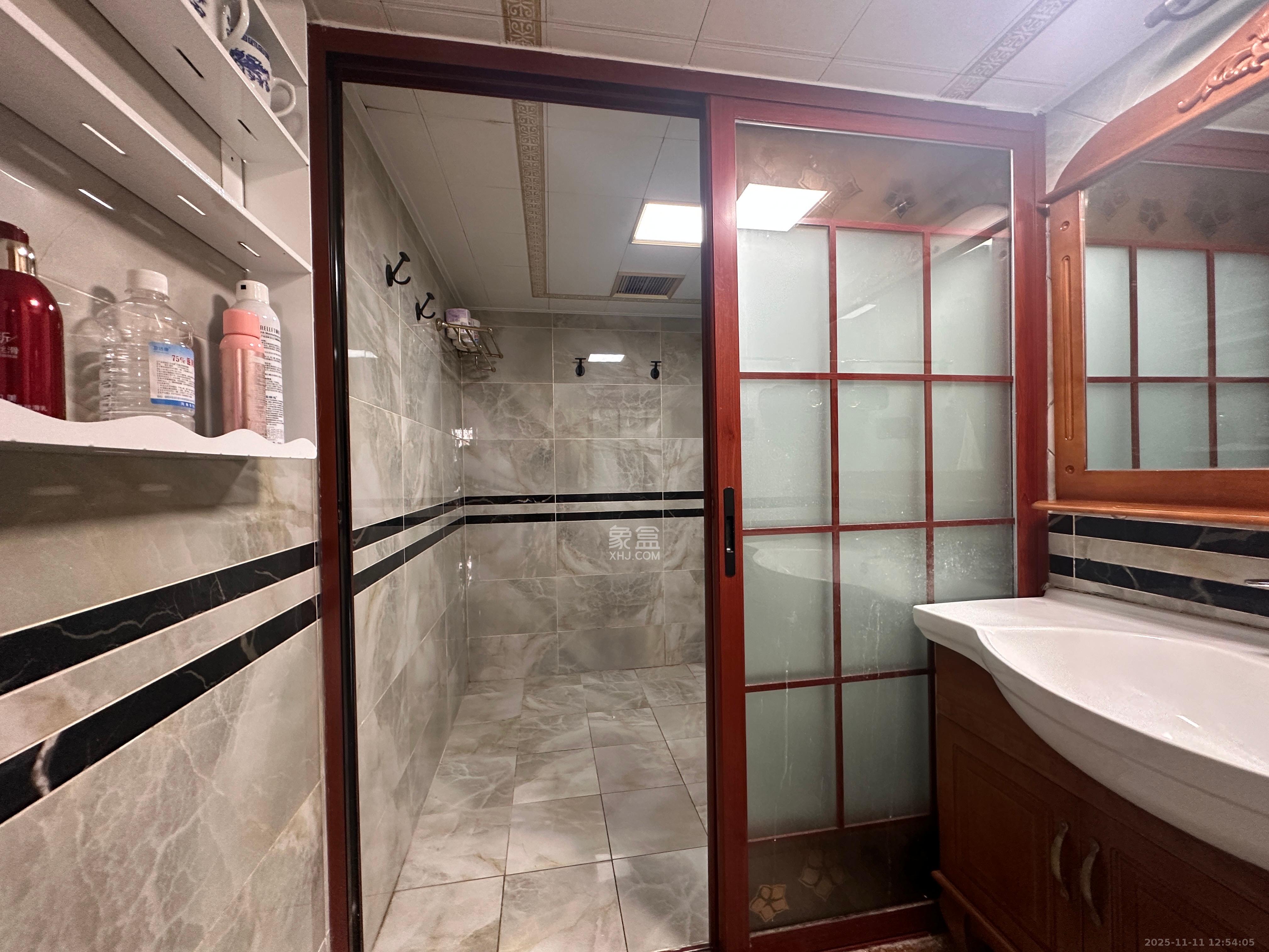 君临天厦  4室2厅2卫    8000.0元/月室内图