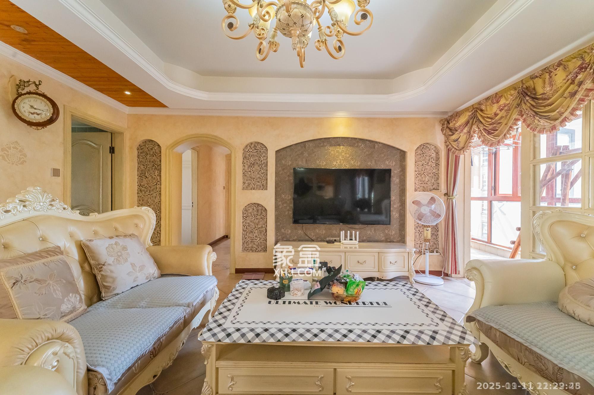 华润凤凰城三期  4室2厅2卫    5000.0元/月室内图