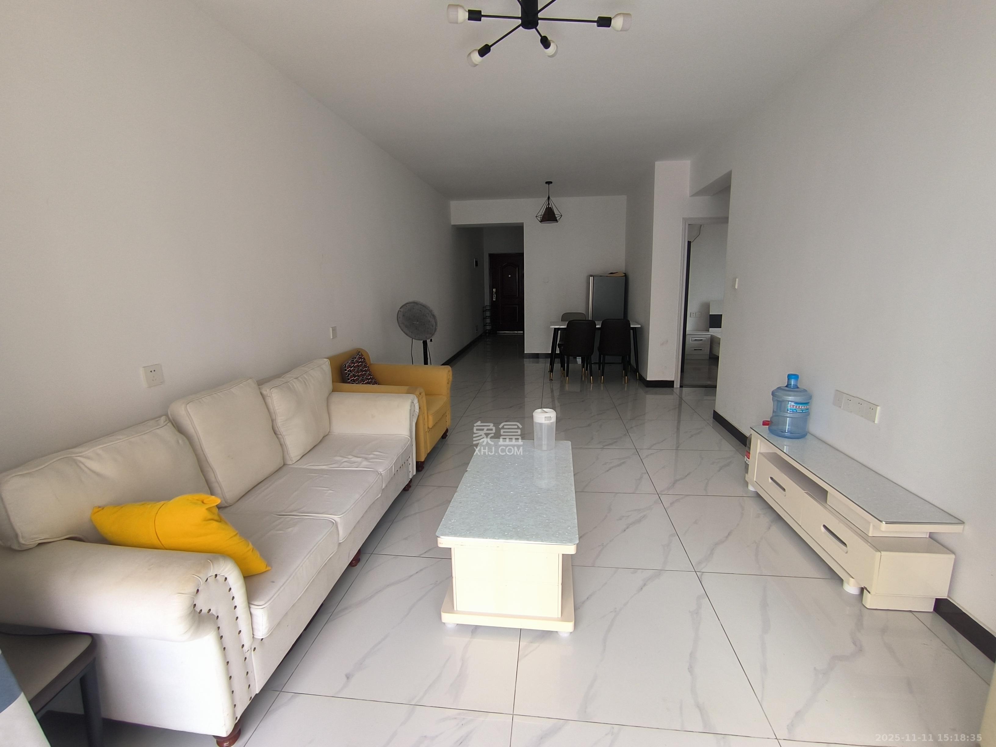 鸿邦国际城  3室2厅1卫    2000.0元/月室内图