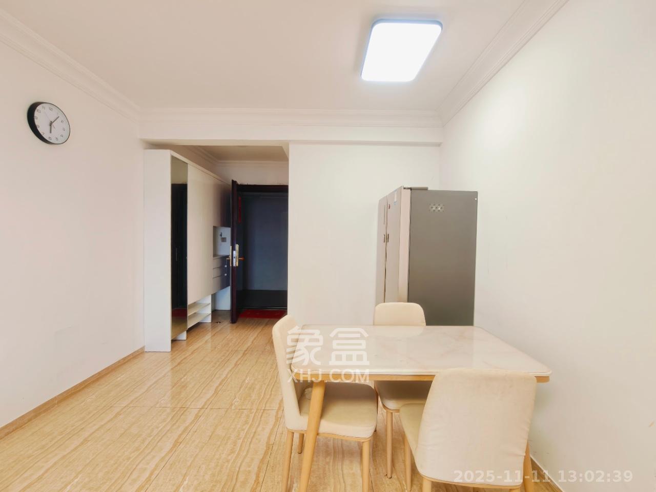 碧桂园星城首府 3室2厅2卫 2500.0元/月 碧桂园星城首府 3室2厅2卫 2500.0元/月室内图