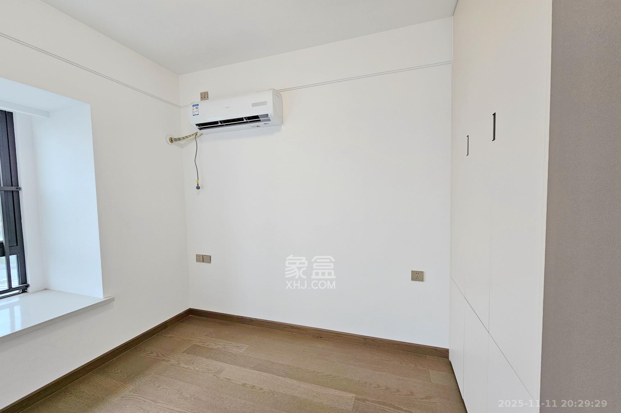 阳光城尚东湾青柠园  4室2厅2卫    140.0万卧室