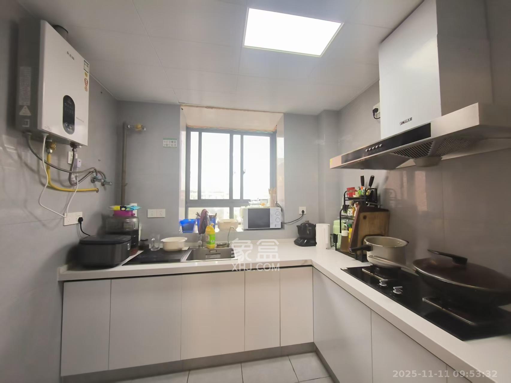 星沙商业步行街  4室2厅2卫    1700.0元/月室内图